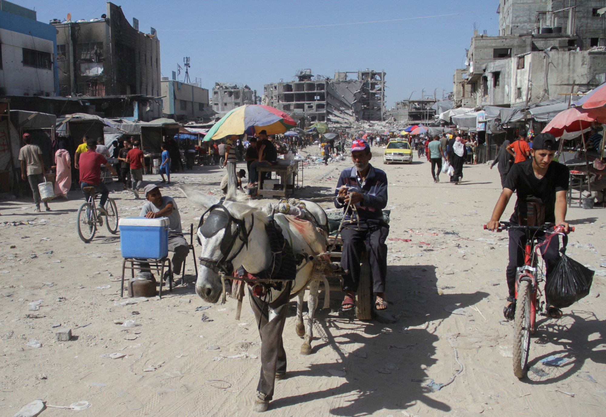 Los alimentos se amontonan en el cruce de Gaza mientras las agencias de ayuda dicen que no pueden trabajar