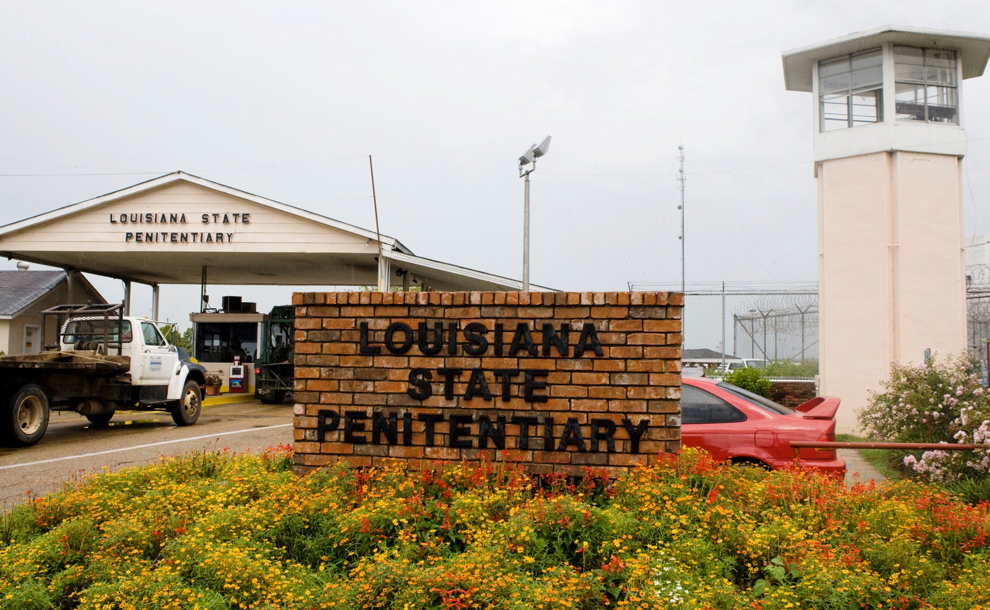 Vehicles enter at the main security gate at the Louisiana State Penitentiary in Angola, Louisiana, in August 2008. Photo: AP