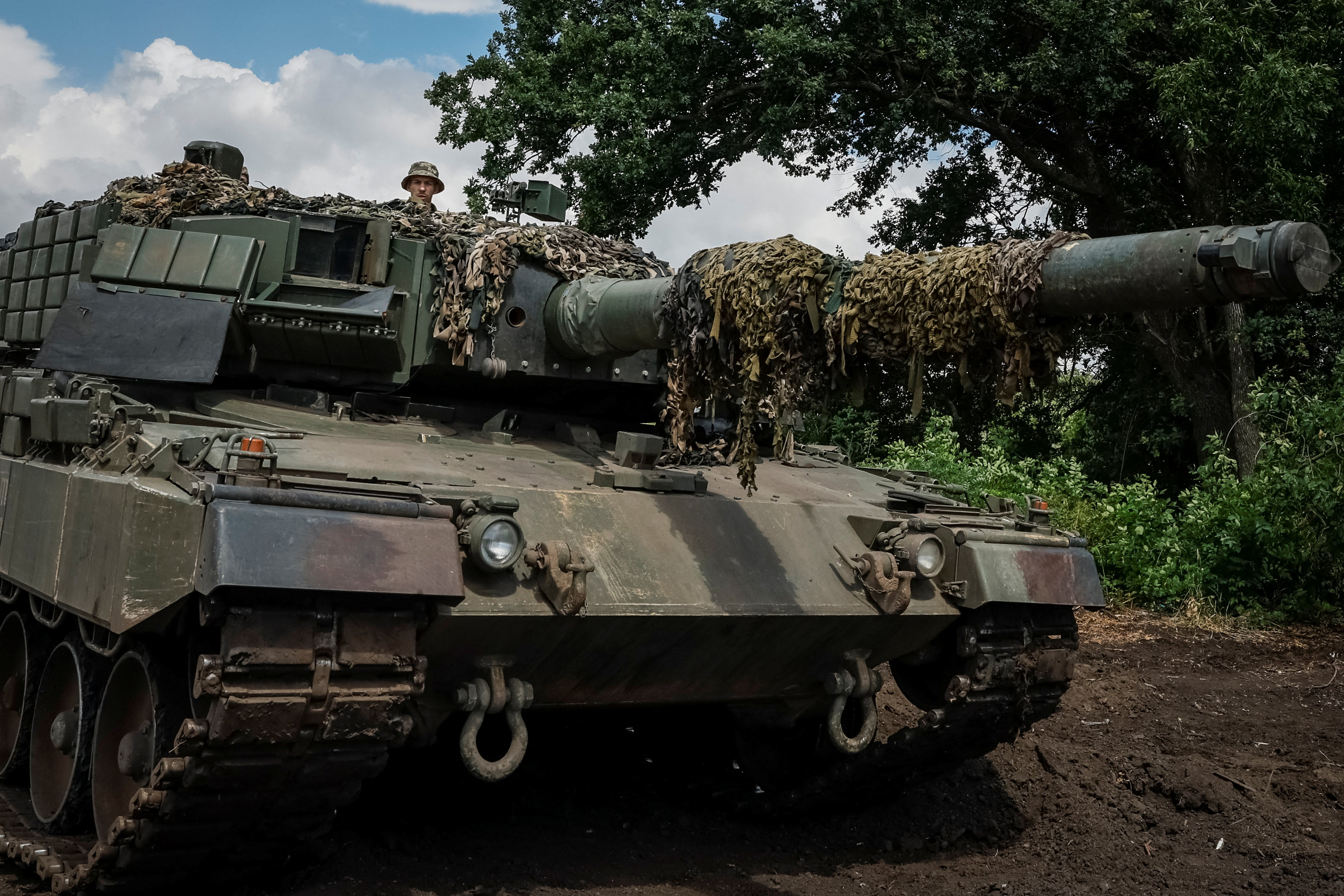 A Ukrainian serviceman drives a Leopard 2A4 tank during a test drive at an undisclosed location in the east of Ukraine. Photo: Reuters