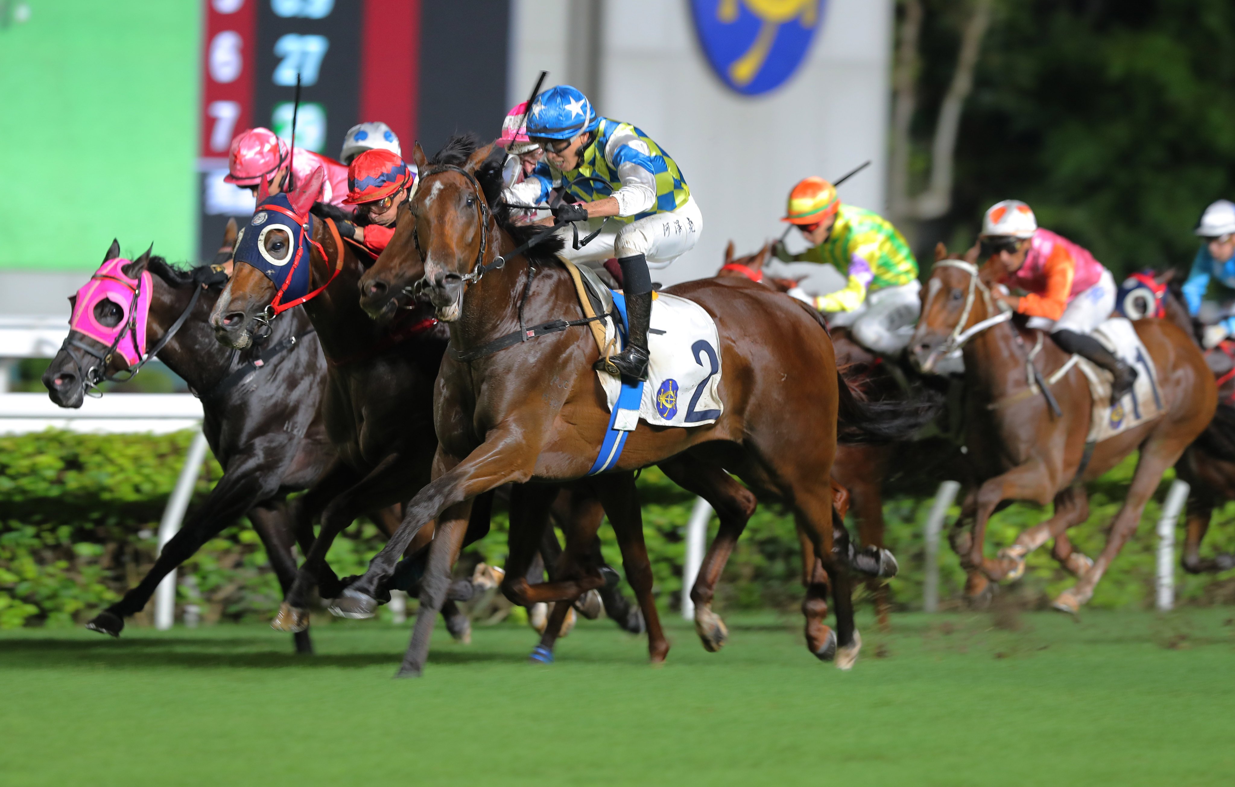 Galaxy Patch thunders home to win the Group Three Premier Plate (1,800m) under Vincent Ho. Photo: Kenneth Chan