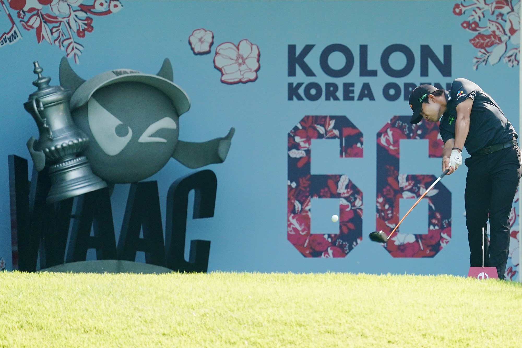 Kim Min-kyu Kim in action during the Kolon Korea Open, which is co-sanctioned by the Asian Tour. Photo: KGA