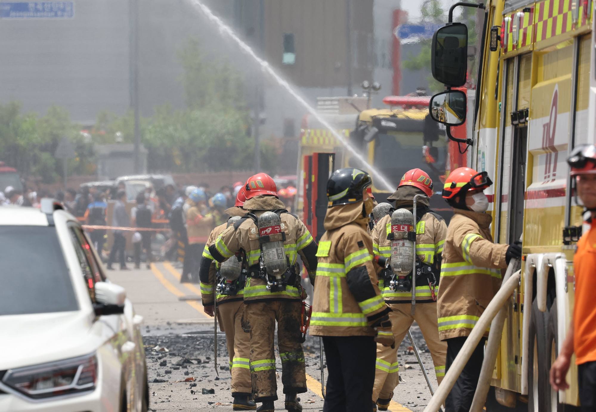 18 chinos se encuentran entre los 22 muertos en el incendio de una fábrica de baterías en Corea del Sur