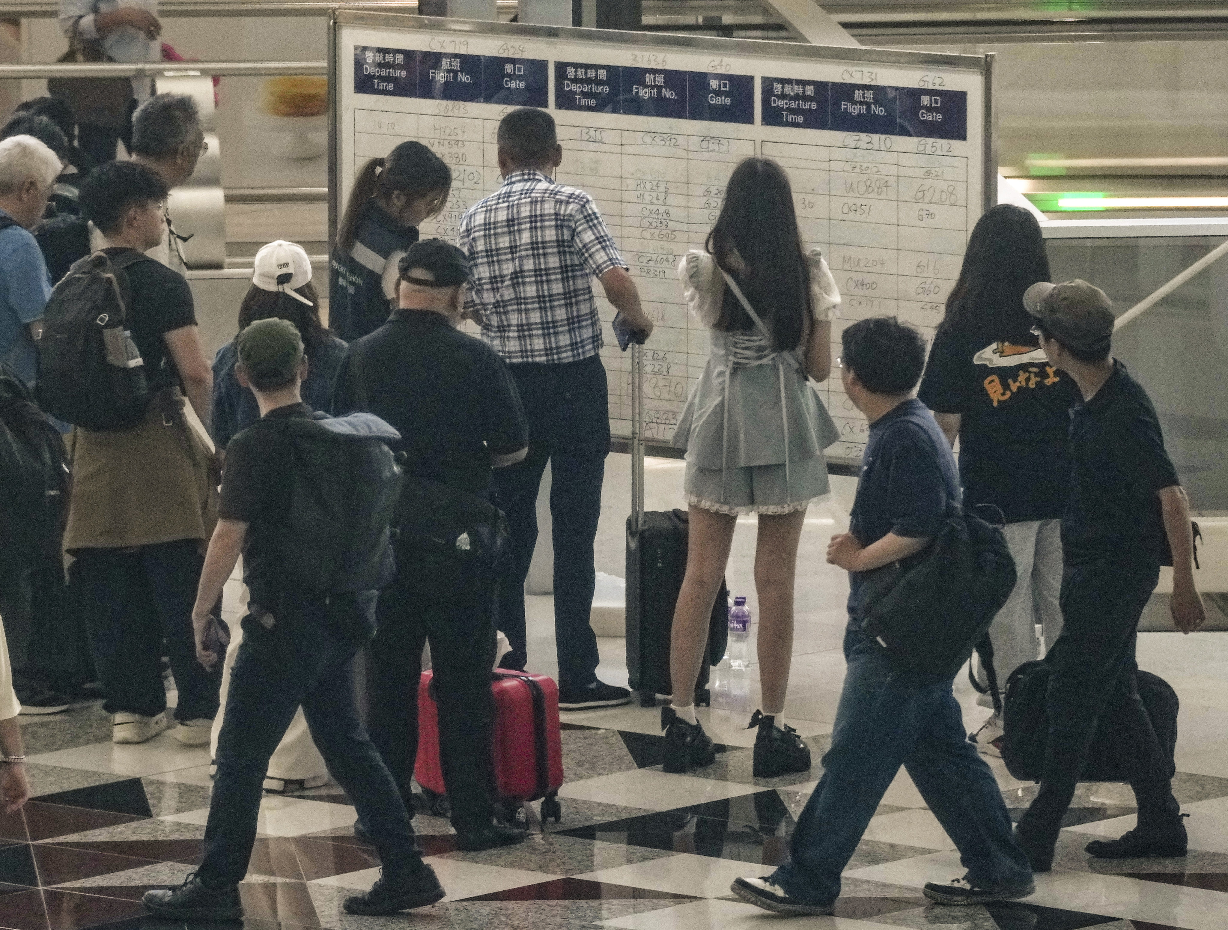 Staff were forced to use whiteboards to give passengers flight information. Photo: Elson Li