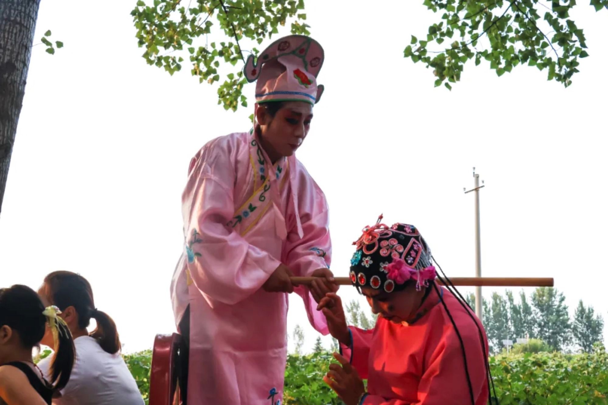 Rural women recreate disturbing scenes of actual documented incidents of physical abuse. Photo: Weixin.qq