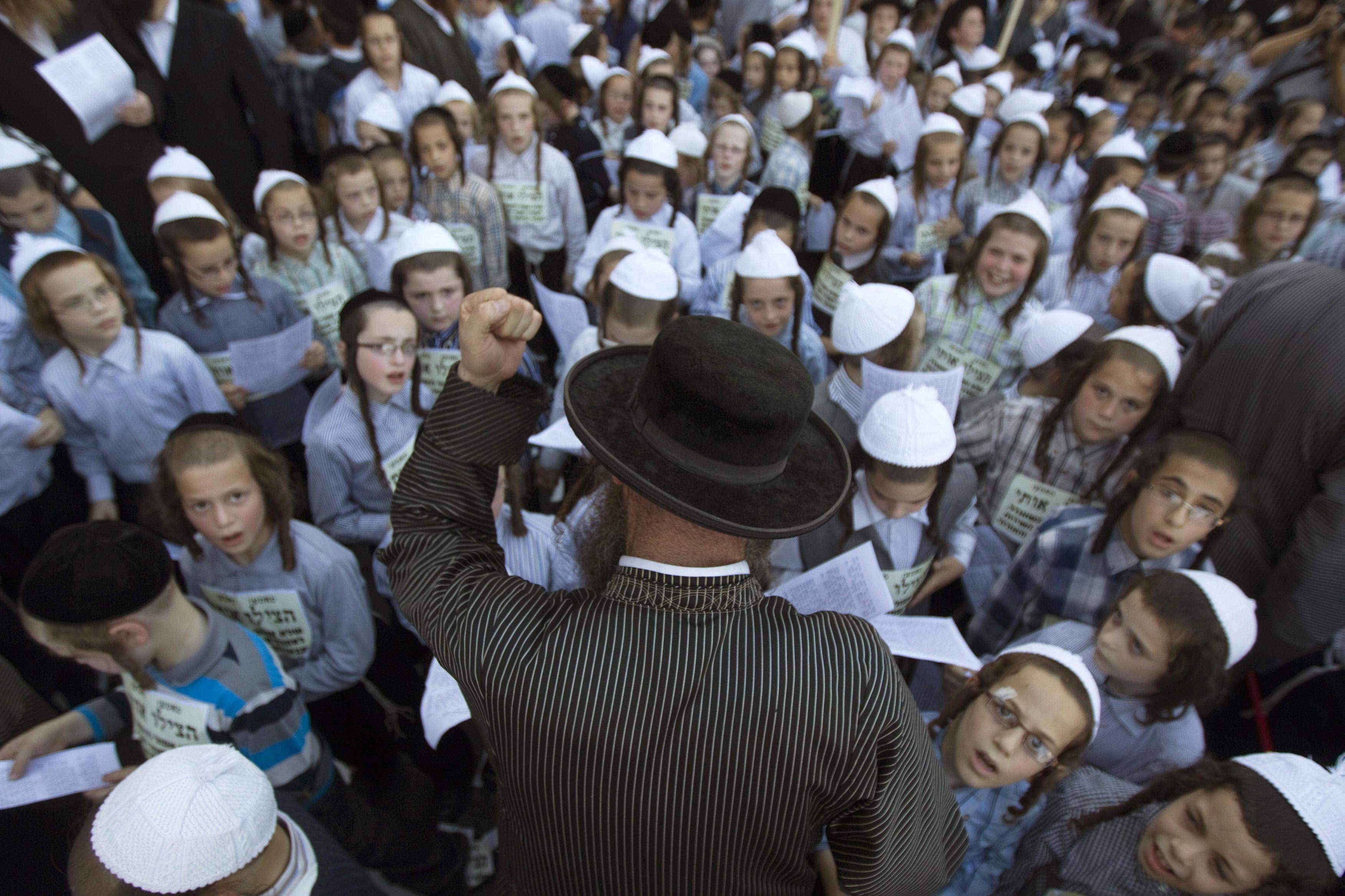 An ultra-Orthodox Jew man encourages boys to pray. Israel’s top court unanimously ruled on Tuesday that the state “must” draft ultra-Orthodox Jewish men to military service, a decision that could upend Prime Minister Benjamin Netanyahu’s ruling coalition. Photo: Reuters