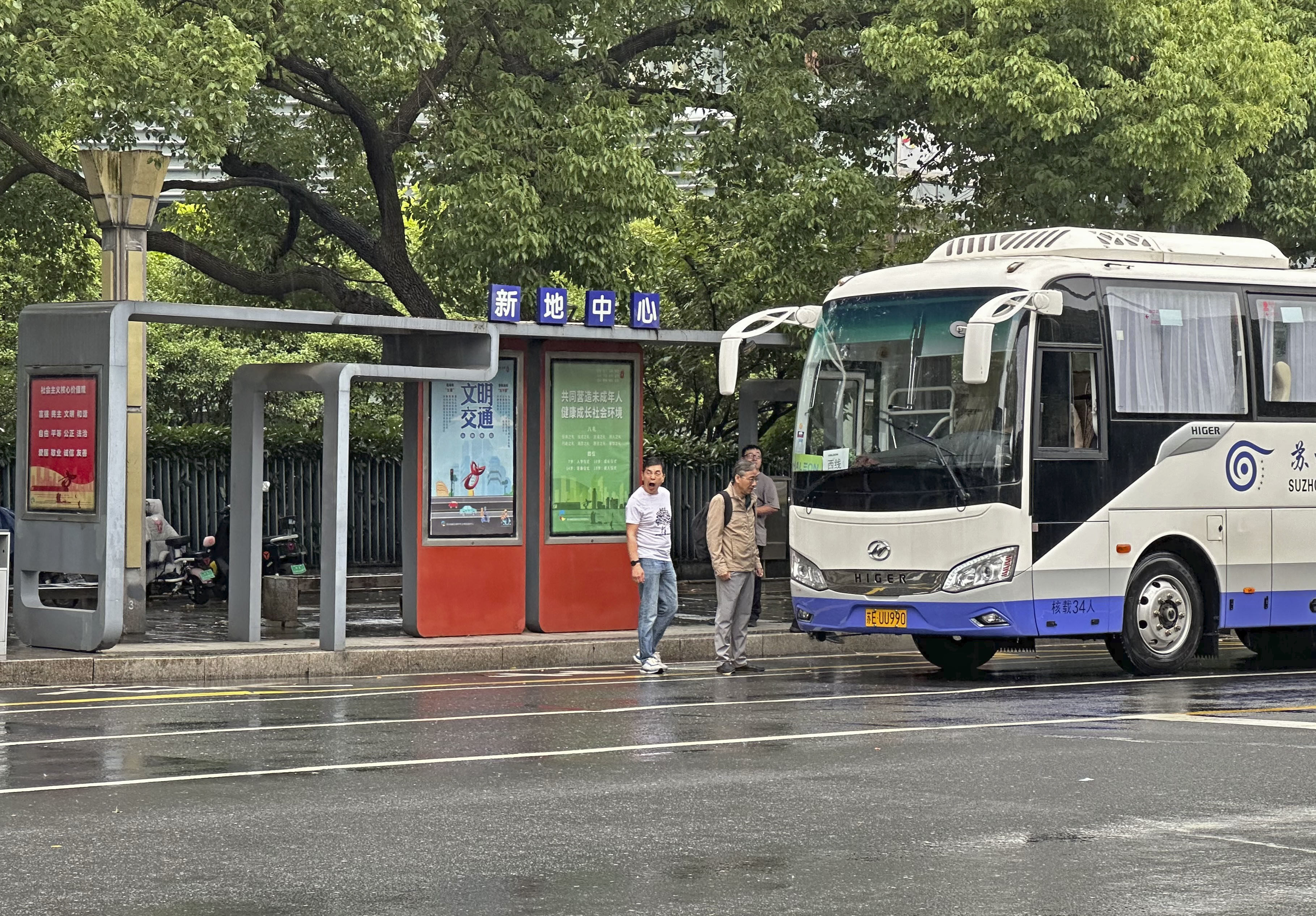 The bus stop in Suzhou, near Shanghai, where a Japanese woman, her son and a Chinese woman were stabbed on Monday. Photo: Kyodo