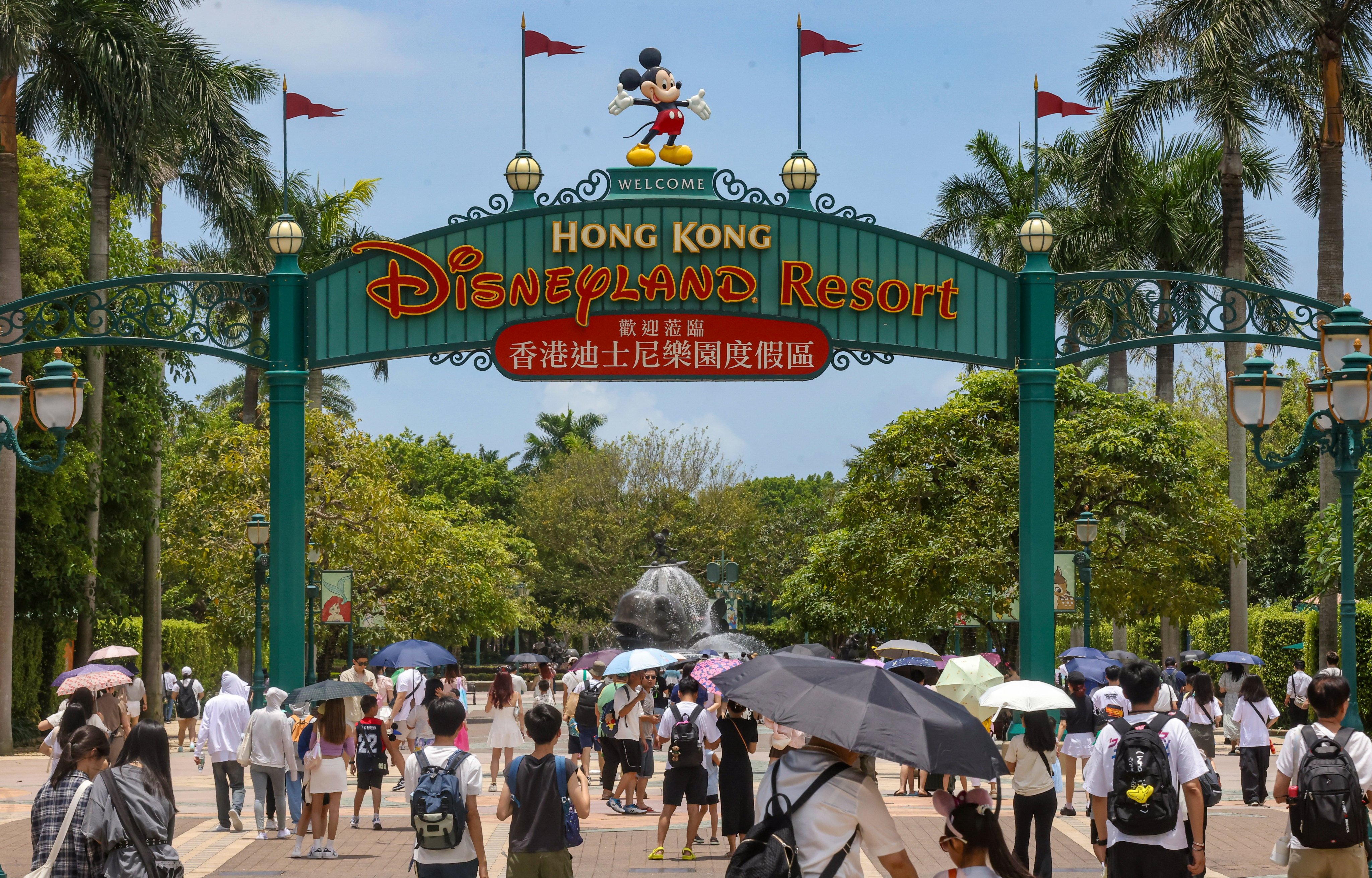 Visitors at the entrance of Hong Kong’s Disneyland theme park. Photo: Jonathan Wong