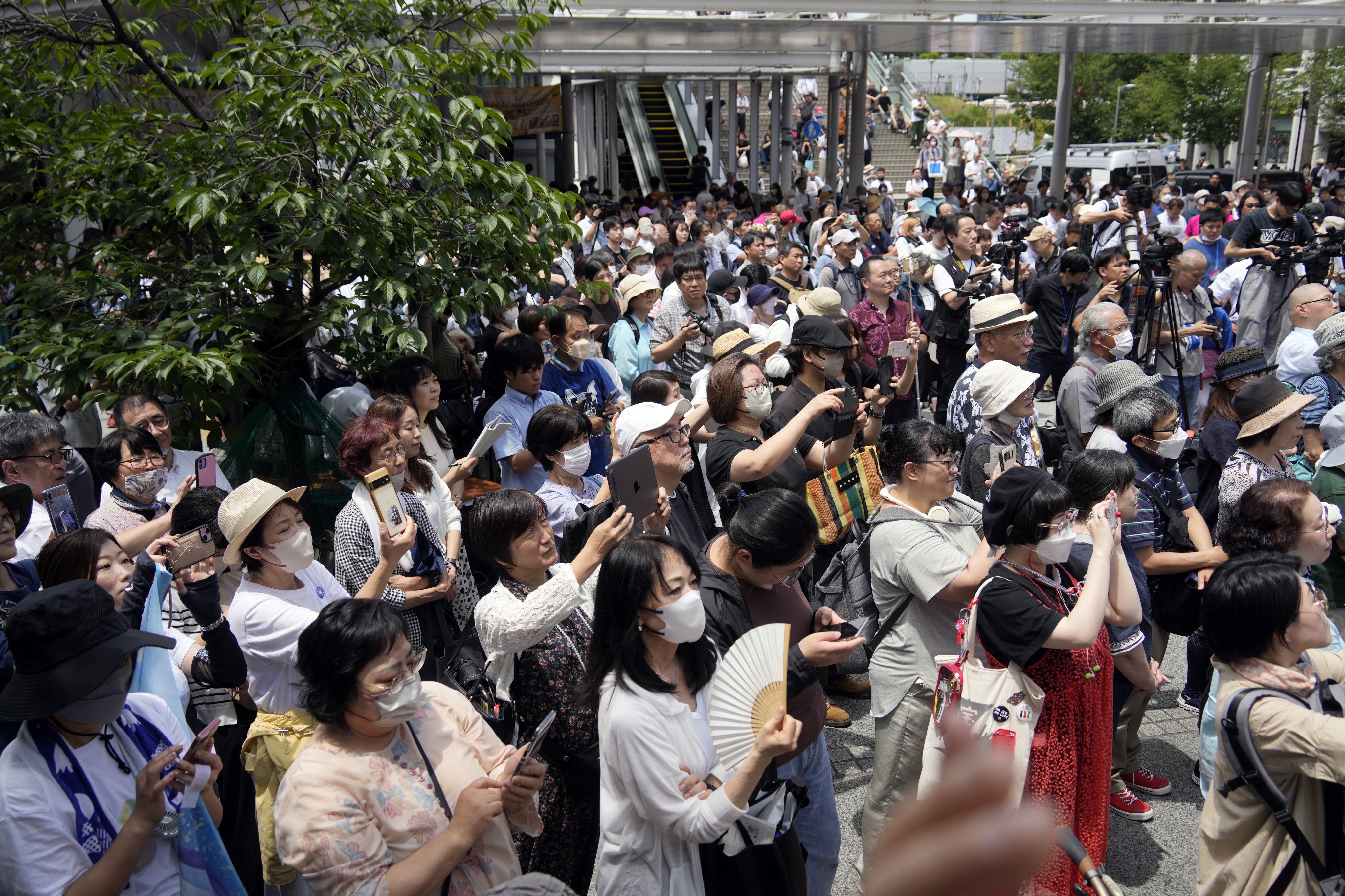 Voters listen to a campaign speech for the coming governor election in Tokyo on June 20. Photo: EPA-EFE