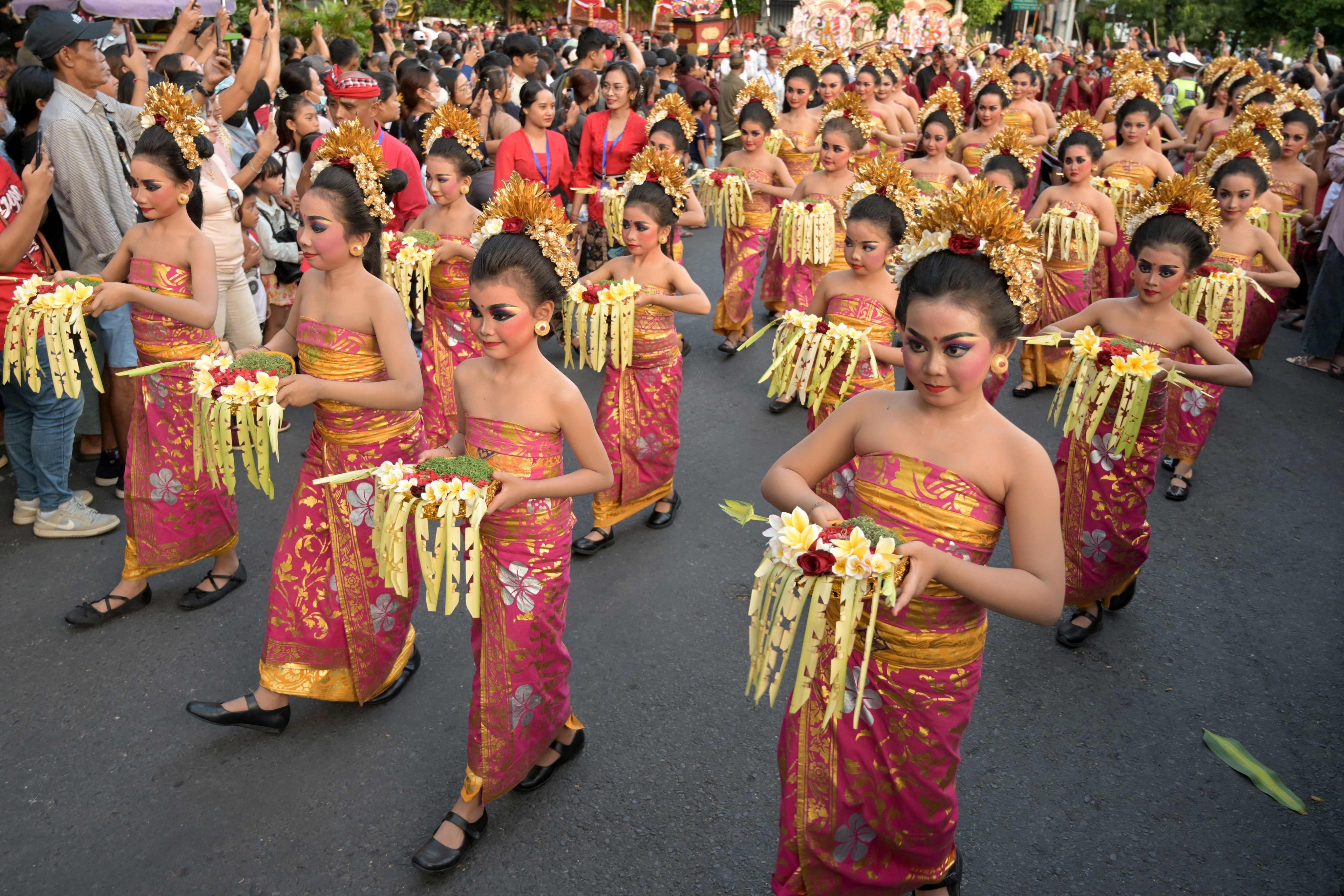 Balinese children perform a traditional dance during a parade at the Bali Art Festival in Denpasar on June 15. Photo: AFP