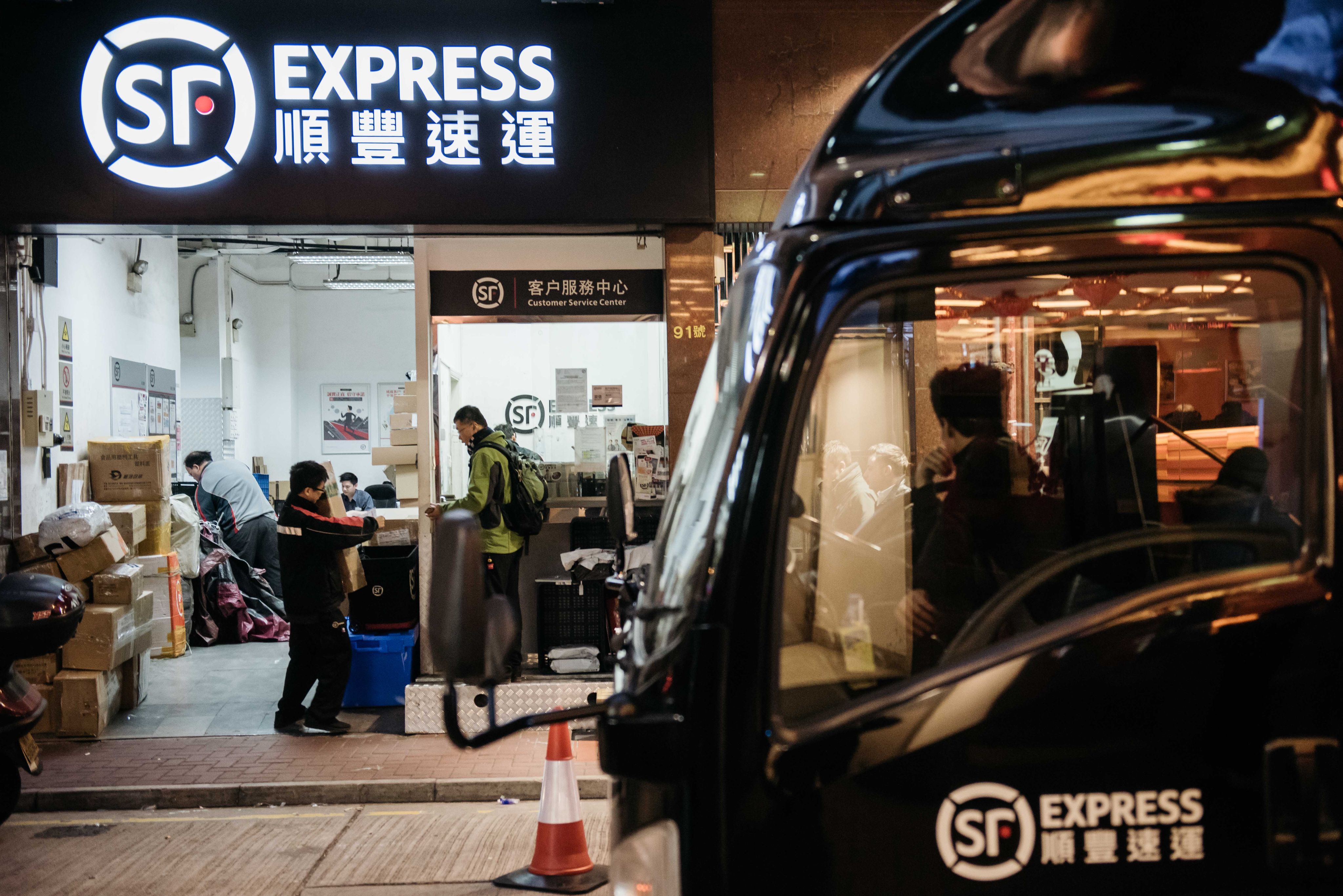 SF Holding, the parent of courier operator SF Express, plans to issue 625.5 million shares in Hong Kong. Photo: Bloomberg