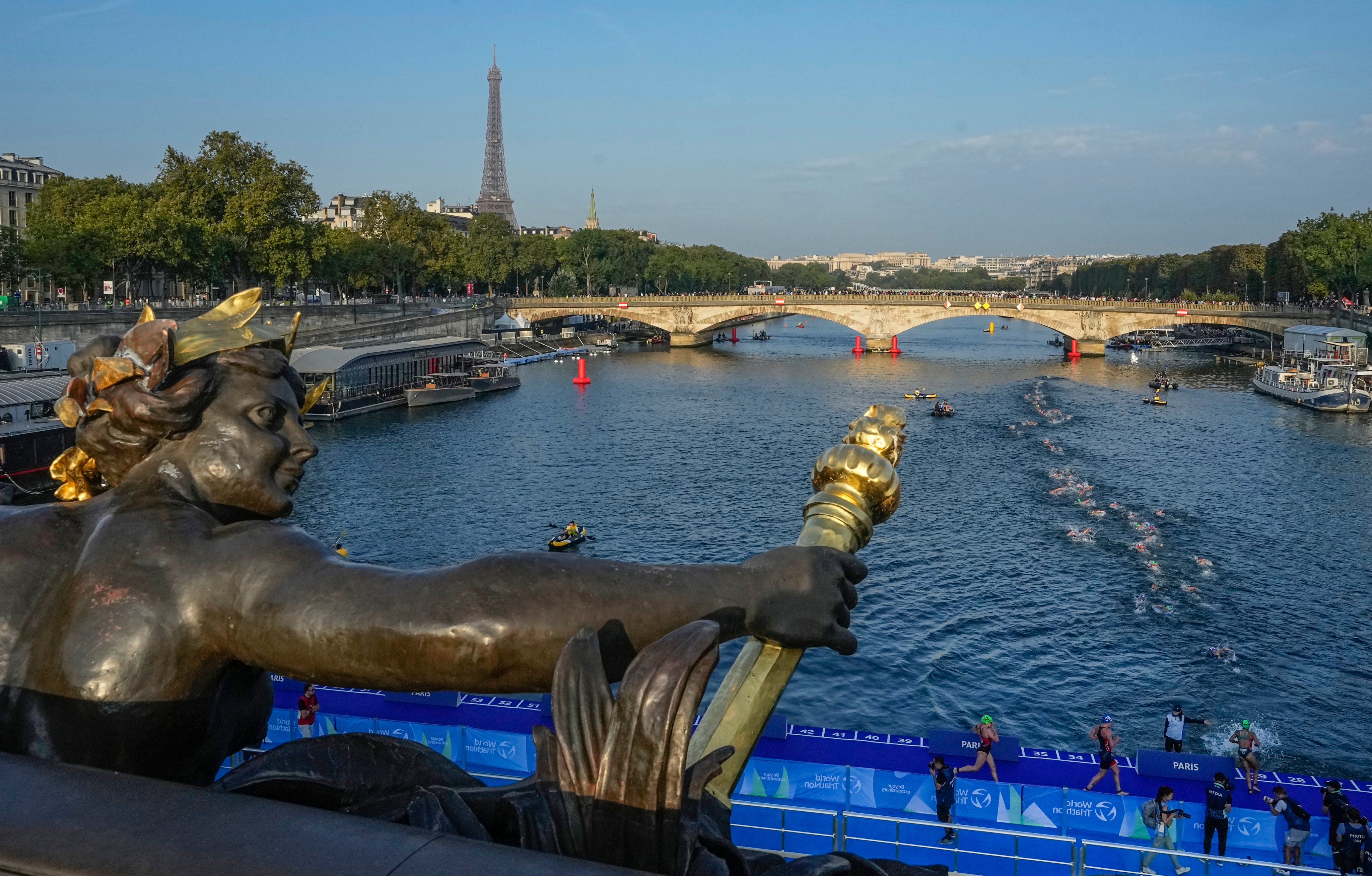 Athletes dive and swim in the Seine River at test event for the Olympics Games in Paris on August 17, 2023. Photo: AP