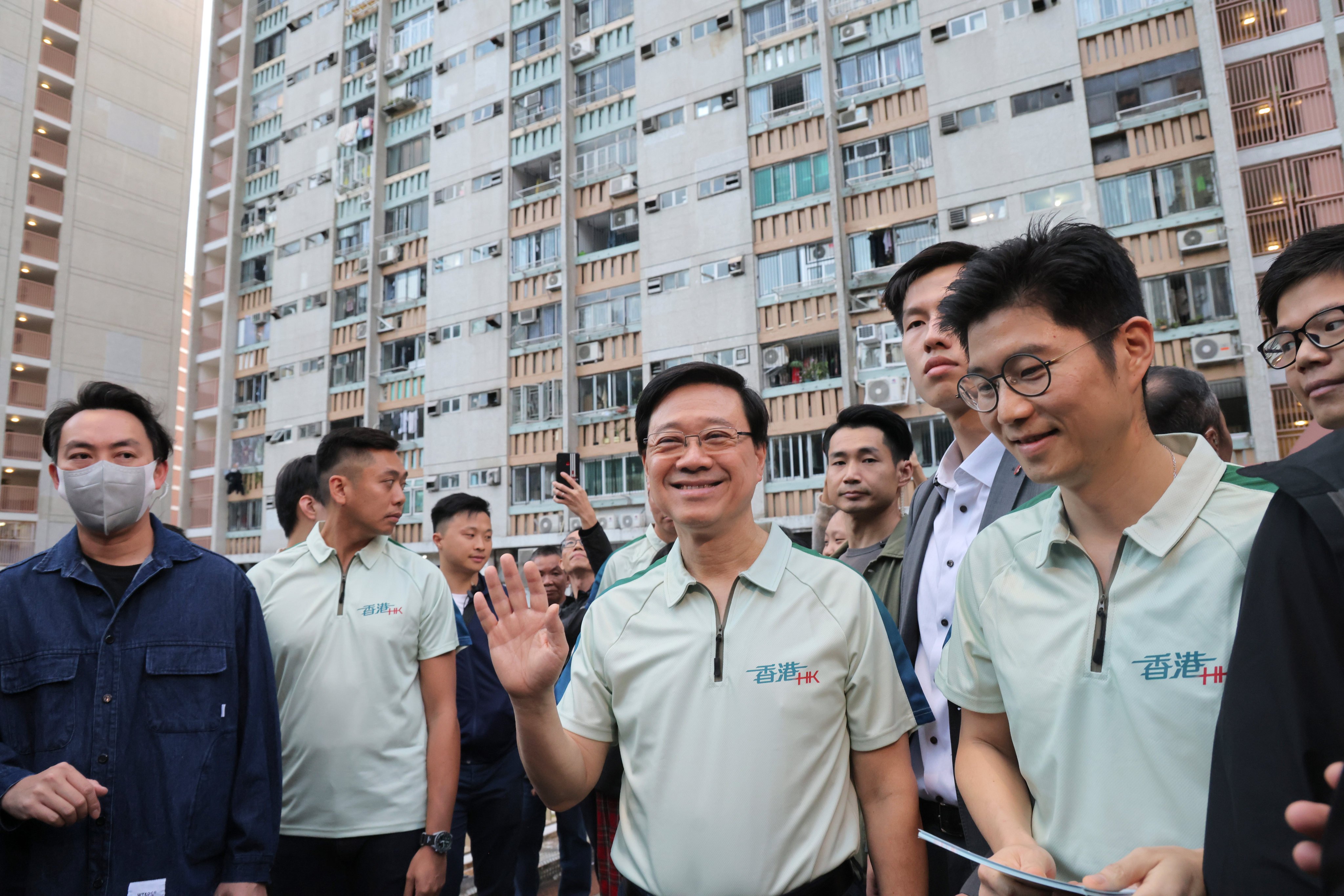 Chief Executive John Lee Ka-chiu visiting Shun Lee Estate in Kwun Tong on November 15 last year. Photo: Jelly Tse