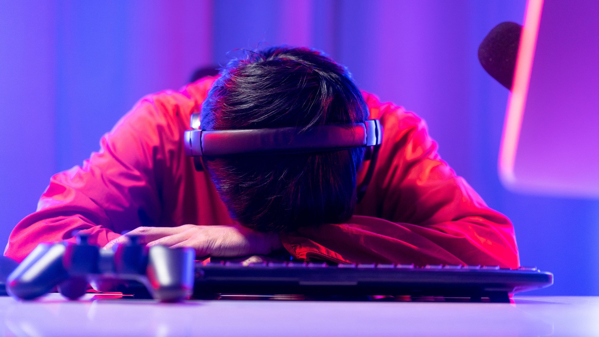 A man visited an internet café in eastern China for a long gaming session in June, workers assumed he had fallen asleep, not realising he had passed away for 30 hours. Photo: Shutterstock
