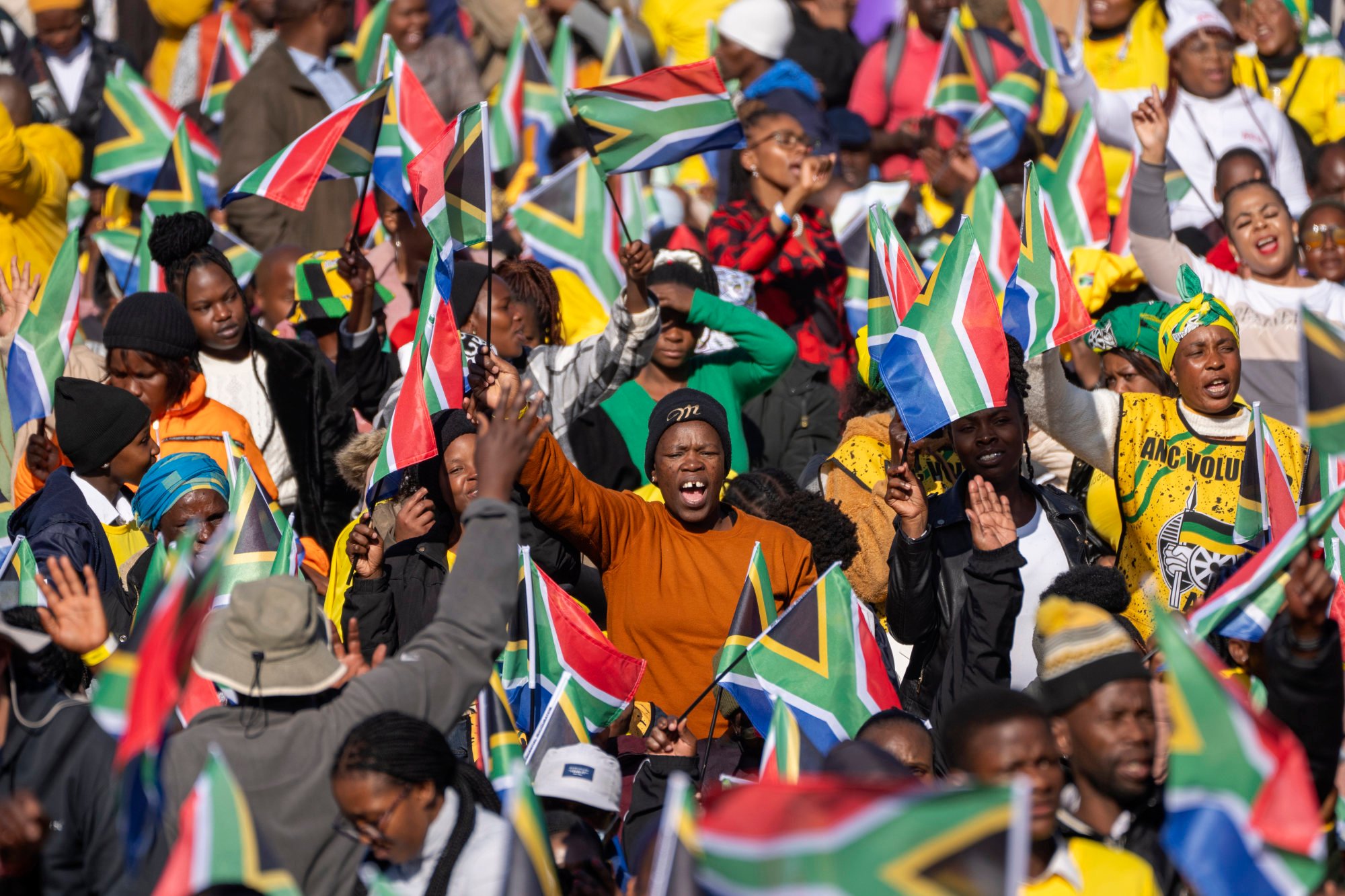 Sudáfrica anuncia nuevo gobierno; la oposición obtiene 12 ministerios