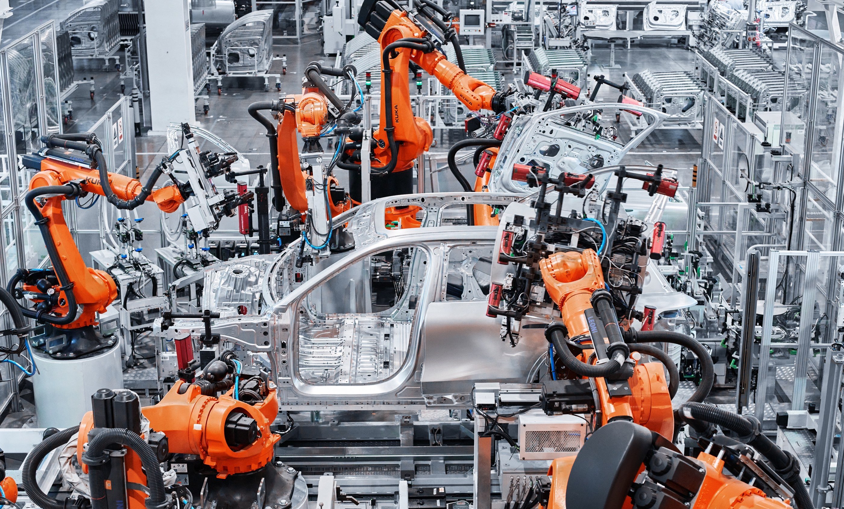 A photo taken on October 10, 2023, shows robots working on a car in a Nio manufacturing facility in Hefei, in east China’s Anhui Province. Photo: Xinhua