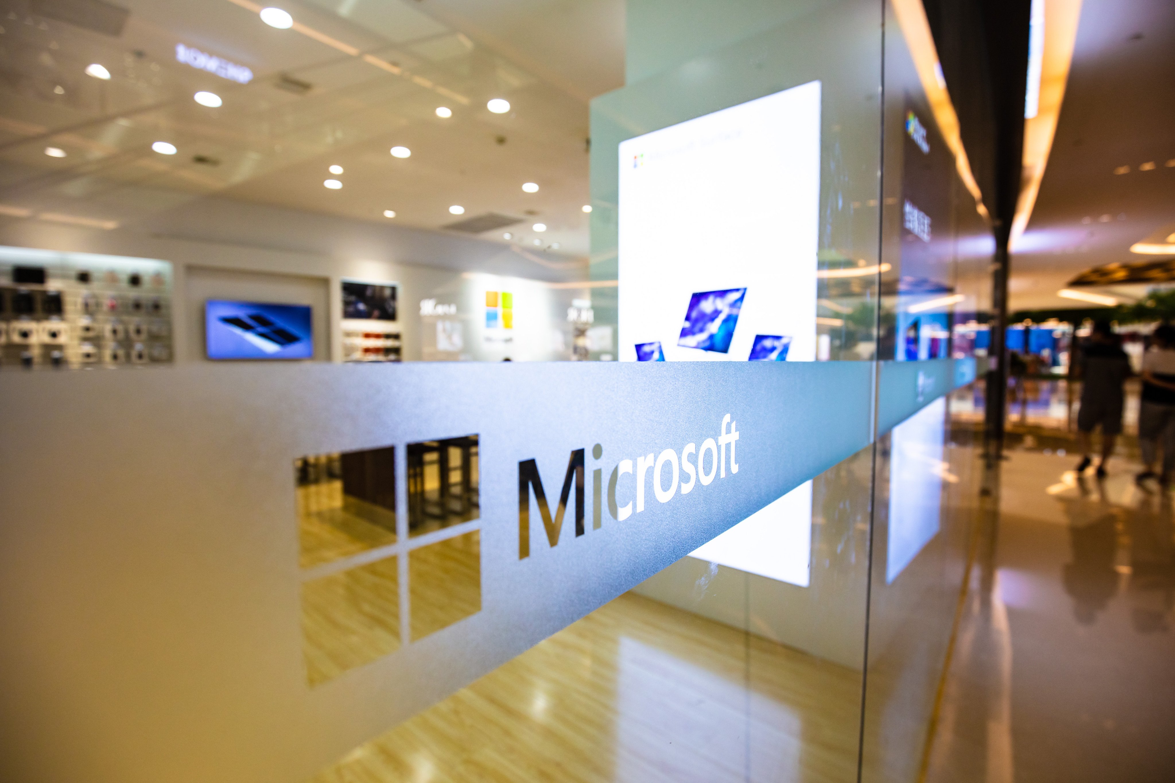 Microsoft directed the operators of its authorised bricks-and-mortar stores in mainland China to shut down their shops by June 30. Photo: Shutterstock