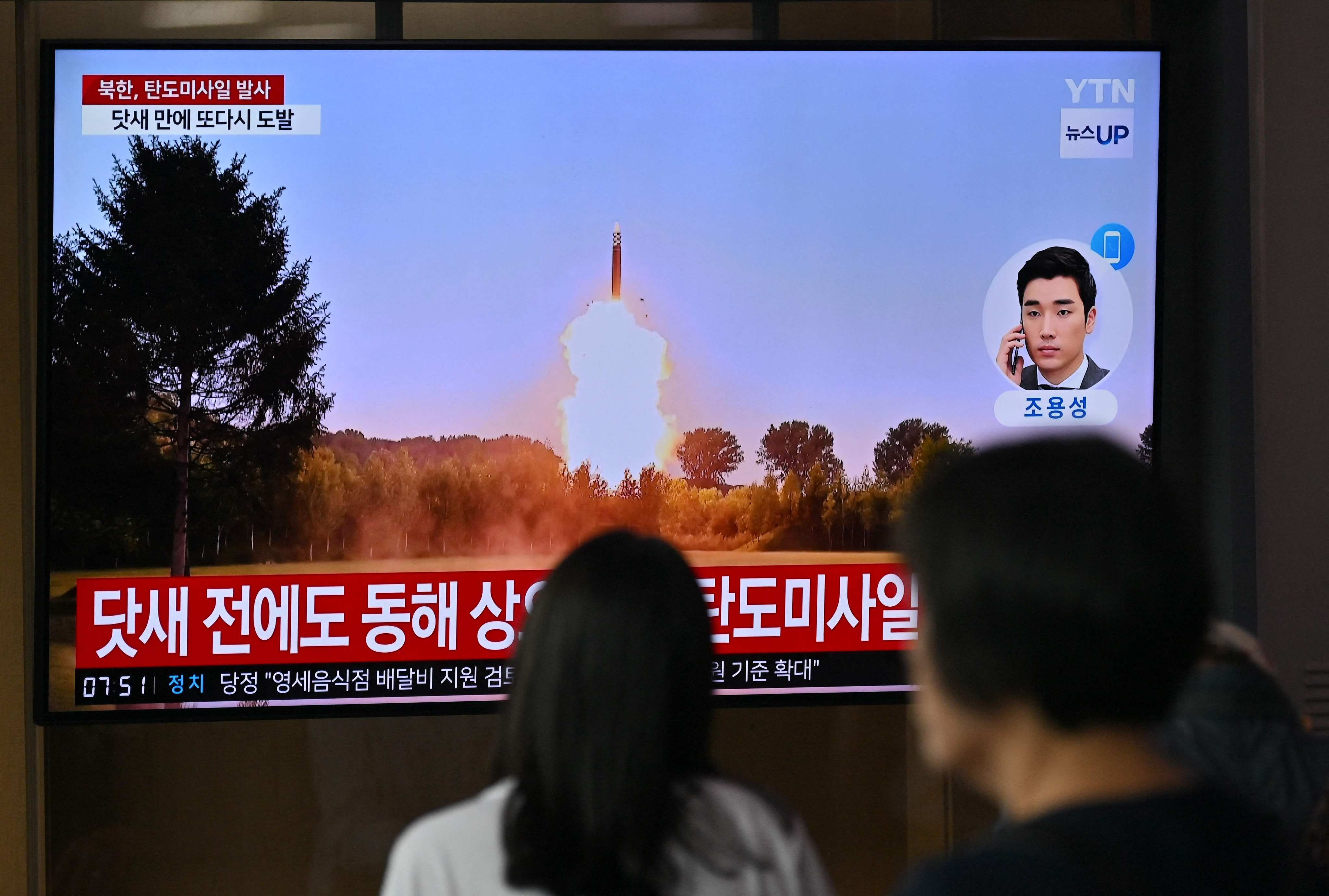 People in Seoul watch a news broadcast with file footage of a North Korean missile test. Photo: AFP