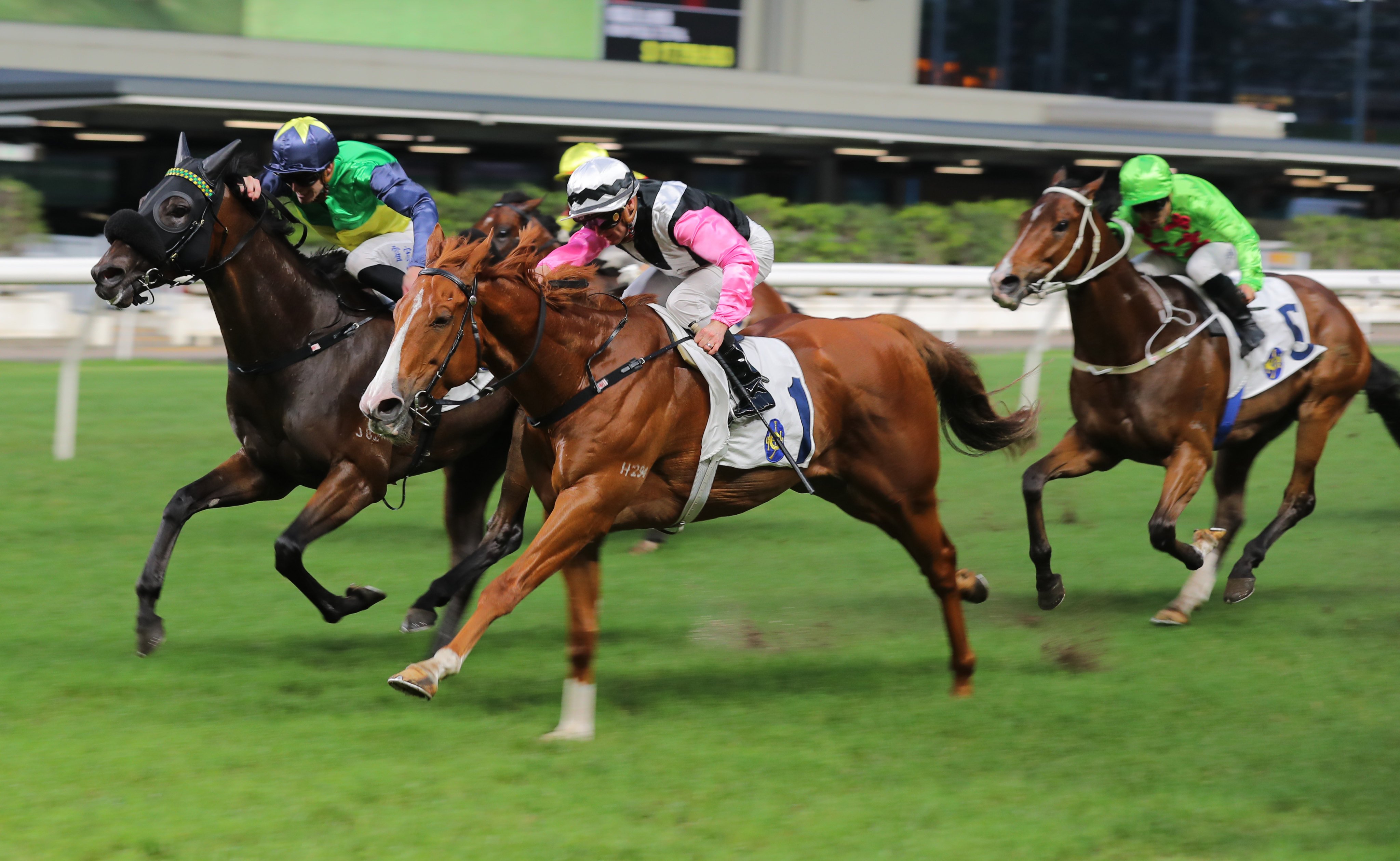 Beauty Waves wins at Happy Valley on April 24 under Zac Purton. Photos: Kenneth Chan