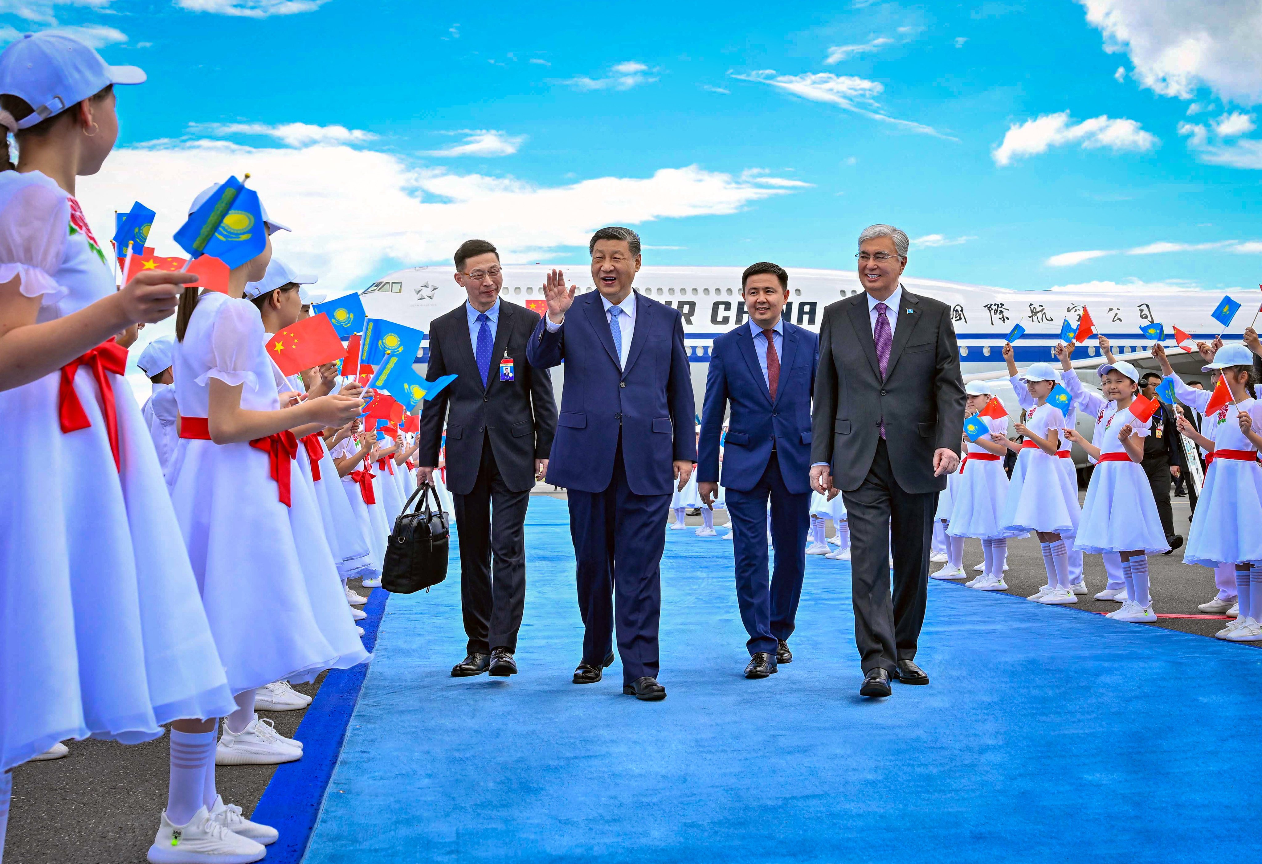 Chinese President Xi Jinping upon his arrival in Astana, after being received by his Kazakhstan counterpart Kassym-Jomart Tokayev (right). Photo: AFP/Kazakhstan’s presidential press service