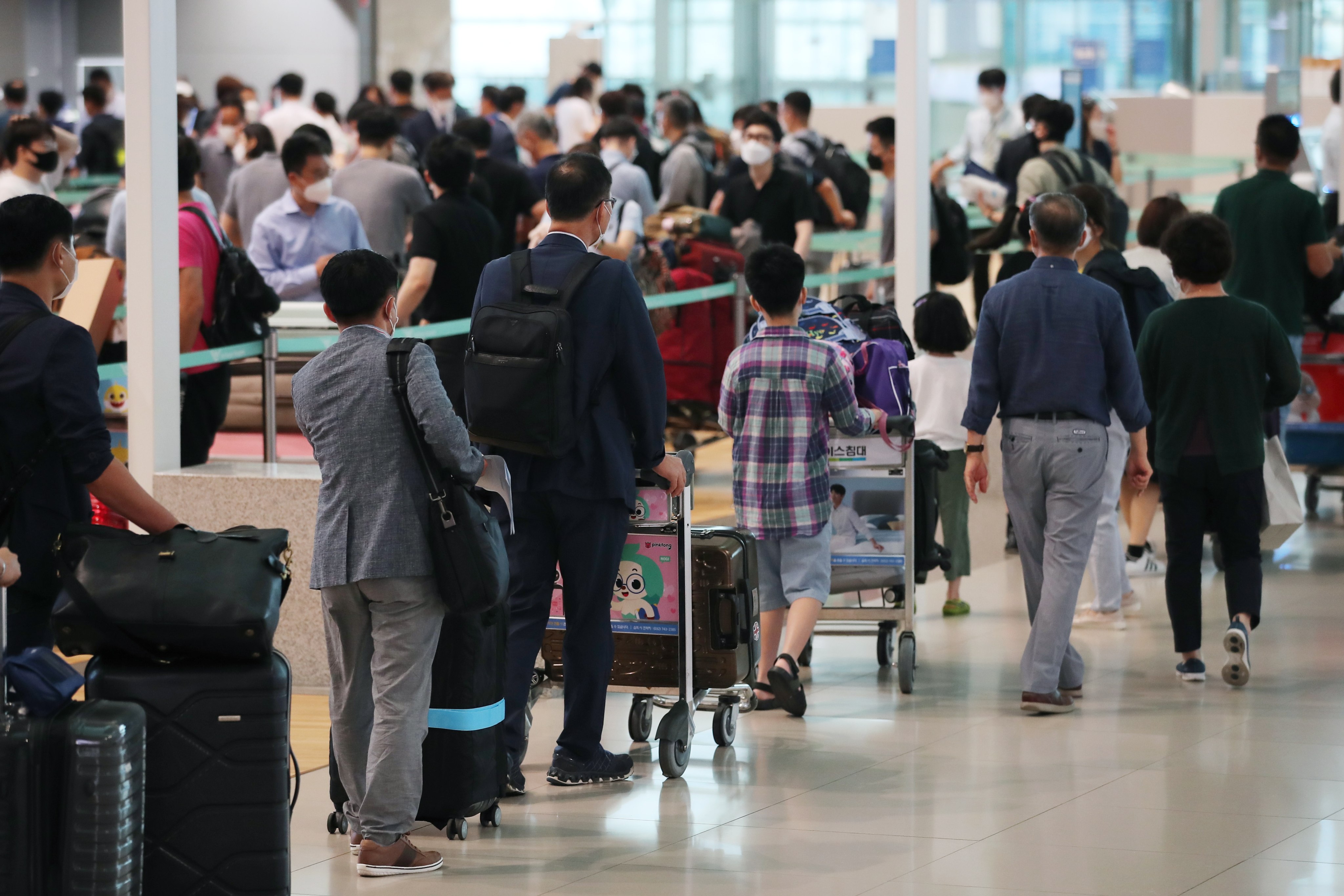 South Koreans queue in the departure lobby of Incheon airport. The North’s balloons briefly forced a three-hour halt to flights at the airport last month. Photo: Yonhap via EPA-EFE