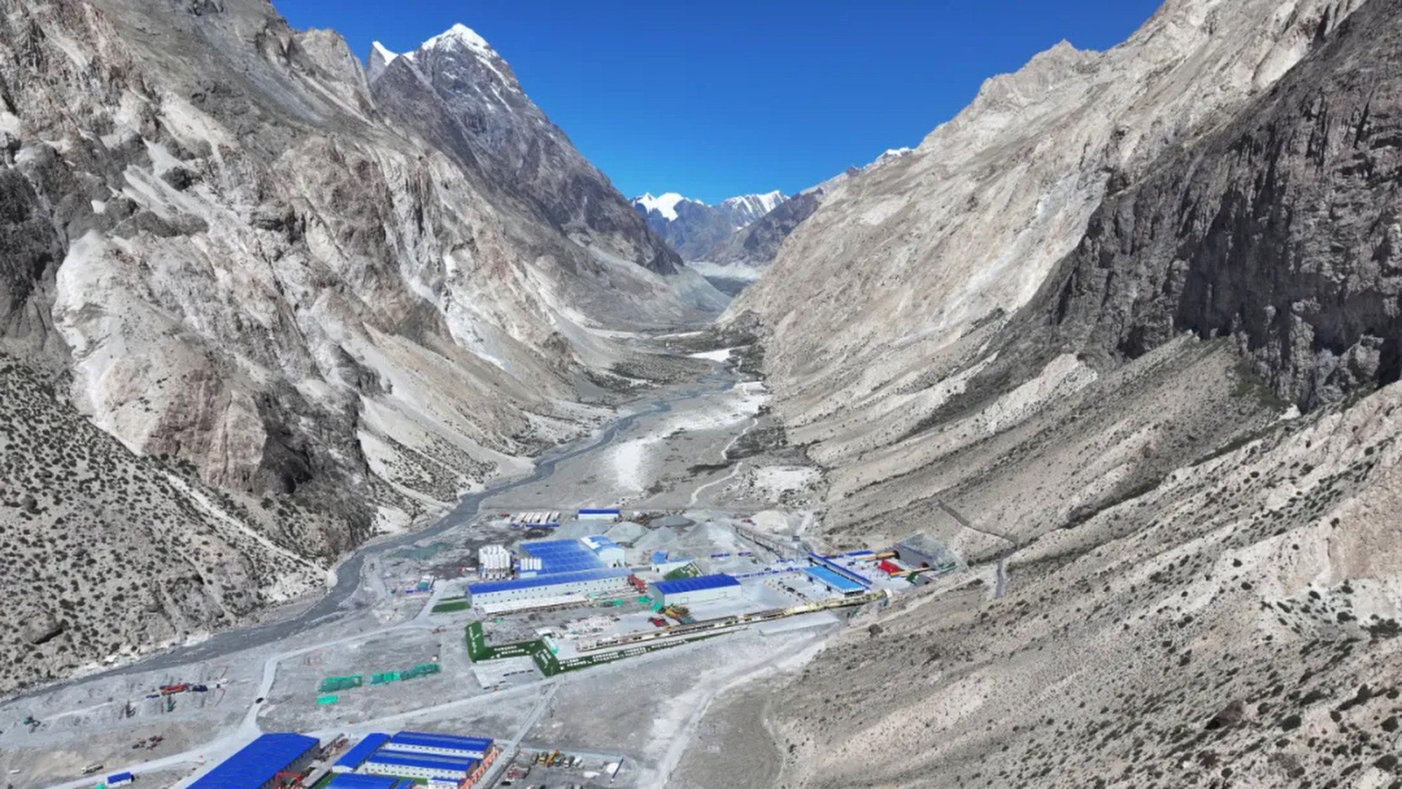 Nearly 12km of the tunnel will run through rocks under 1km of ice, with some sections under as much as 2.4km of ice. Photo: QQ.com