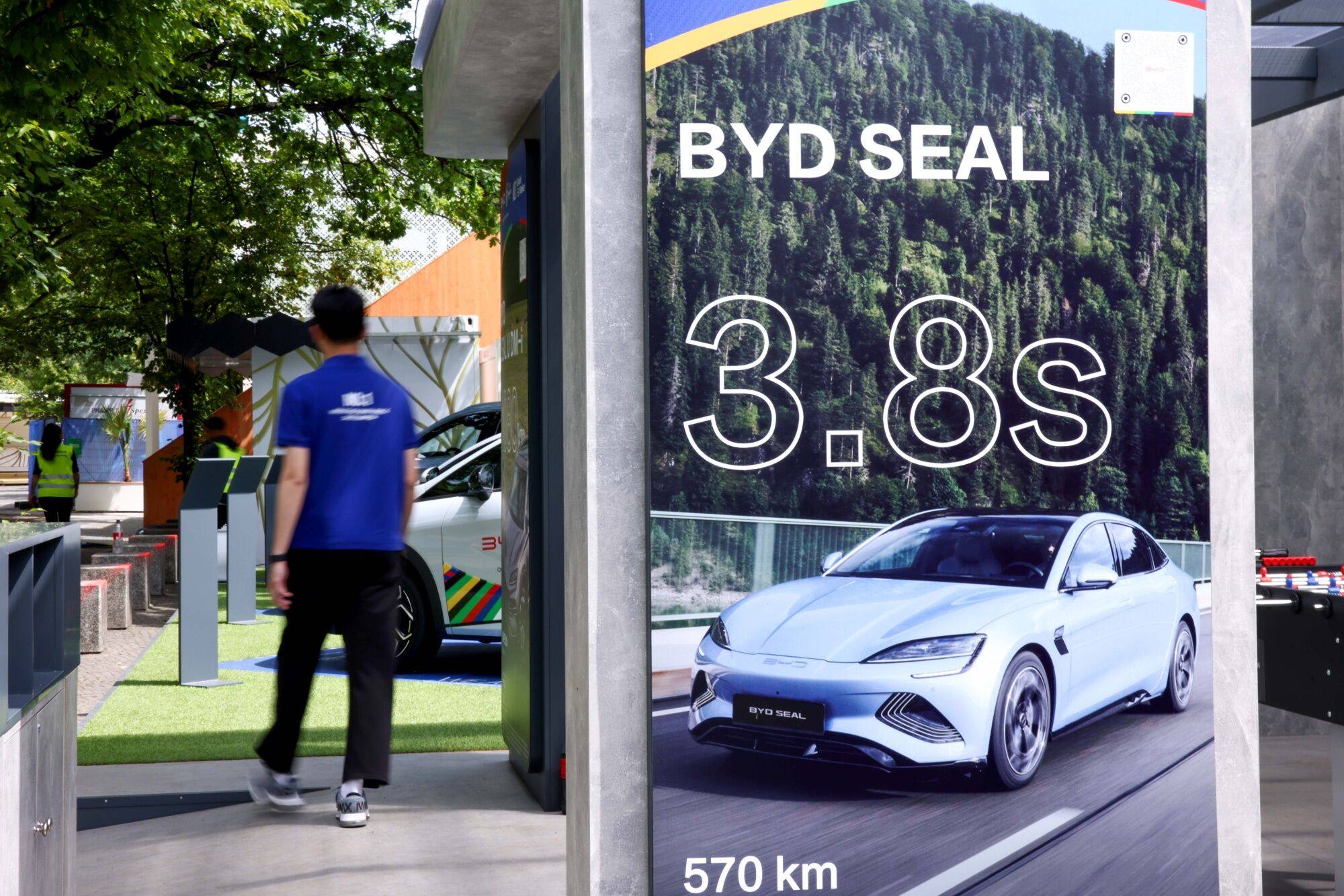 Electric vehicles on display at a BYD Co. sponsorship stand at a Fan Zone for the UEFA Euro 2024 soccer championship, in Berlin, Germany, on Tuesday, June 18, 2024.Photo: Bloomberg