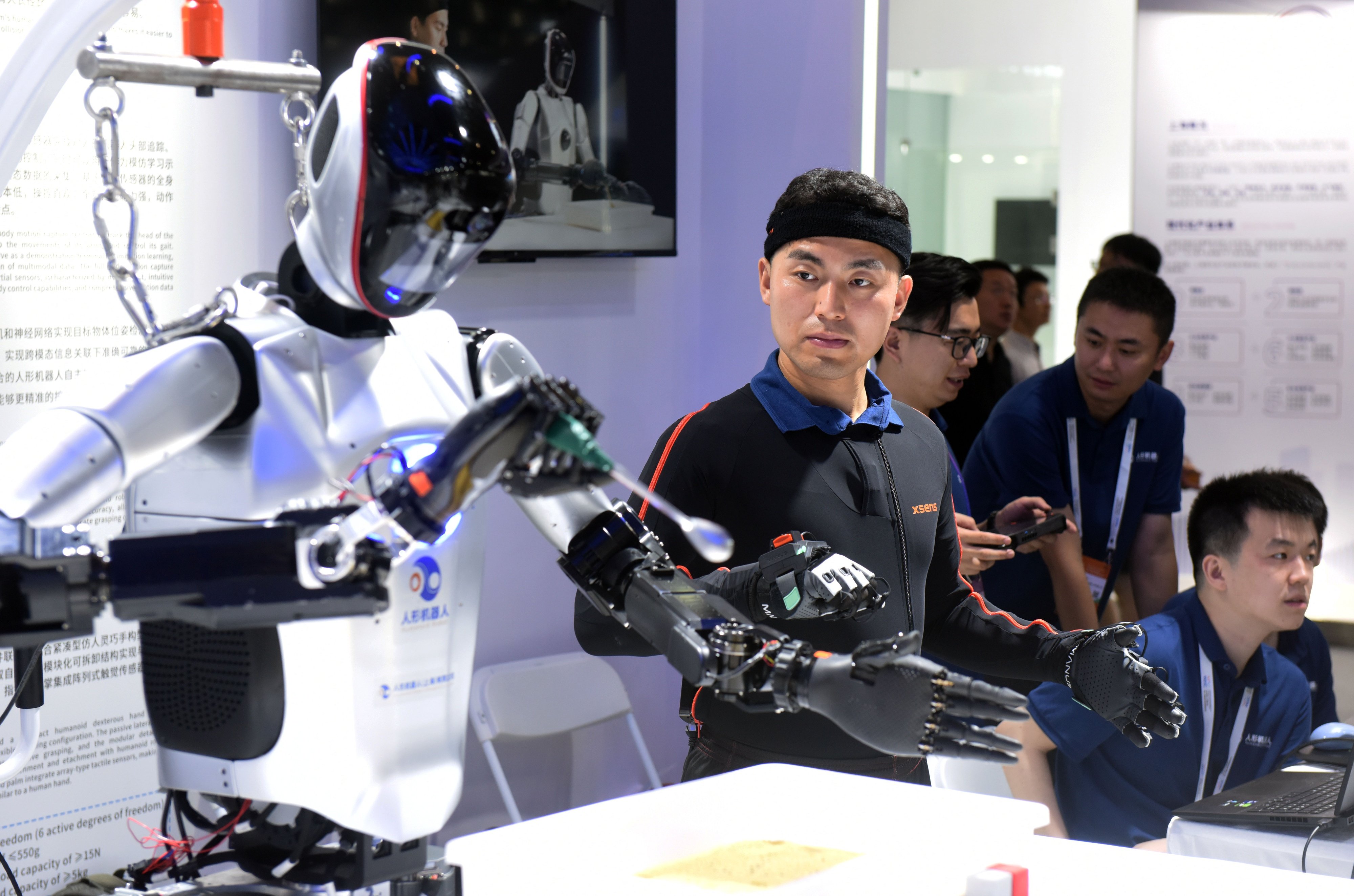 A staff member demonstrates a gesture-controlled robot during the 2024 World AI Conference in Shanghai. Photo: Xinhua