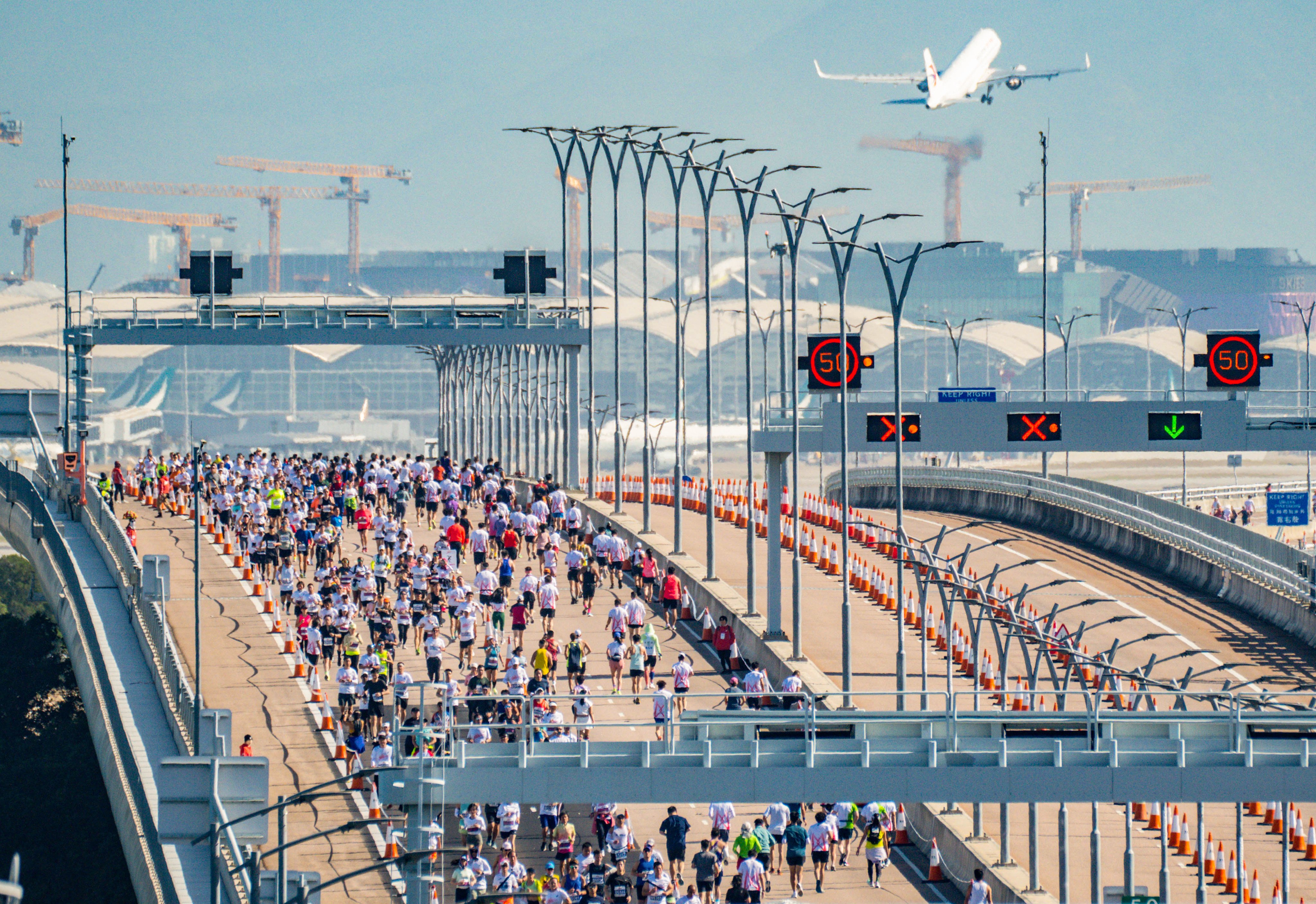 Runners take part in the 2023 race on the Hong Kong-Zhuhai-Macau Bridge.
Photo: Handout