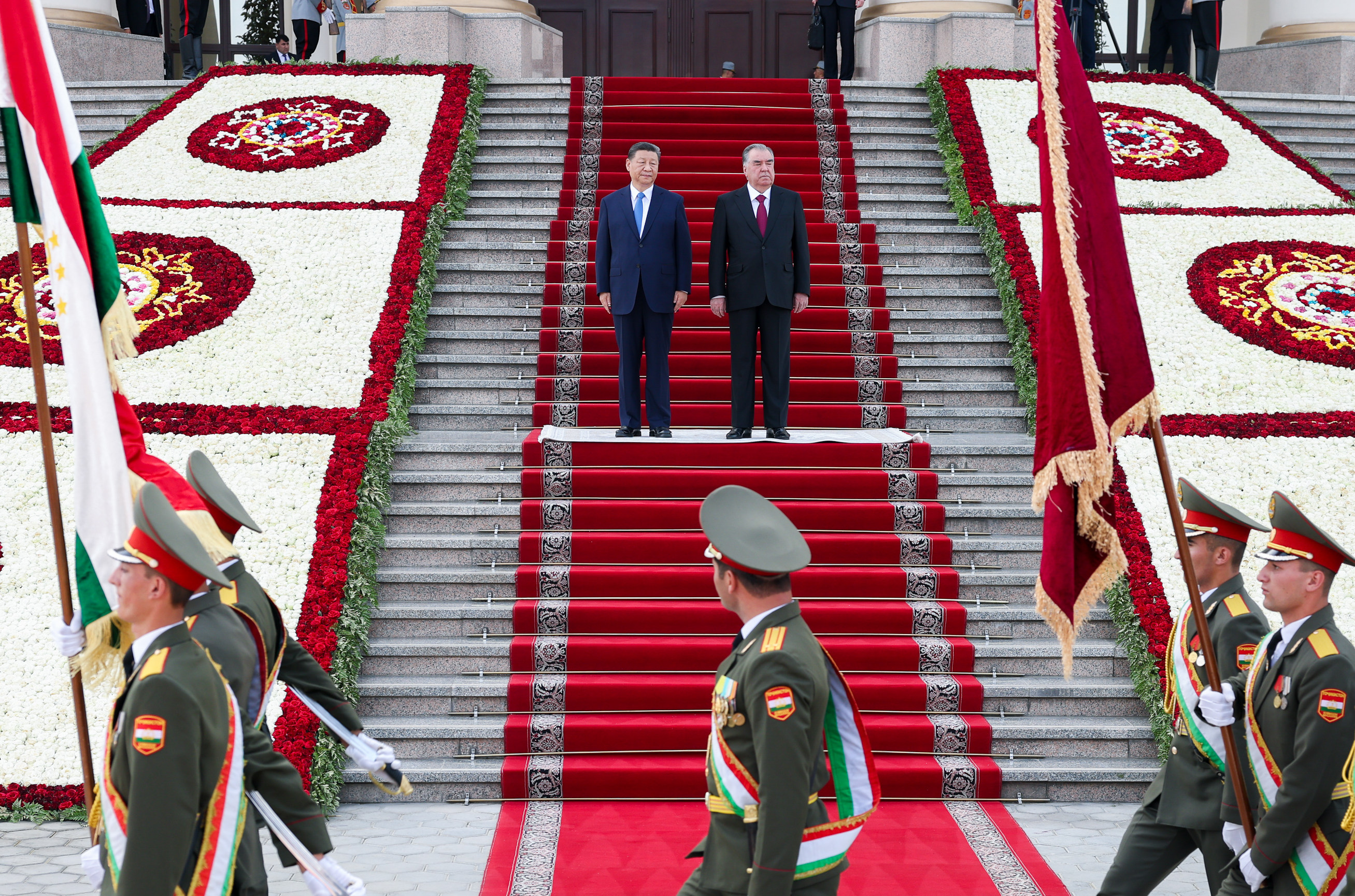 Chinese President Xi Jinping is welcomed to Dushanbe by Tajik President Emomali Rahmon on Friday. Photo: Xinhua