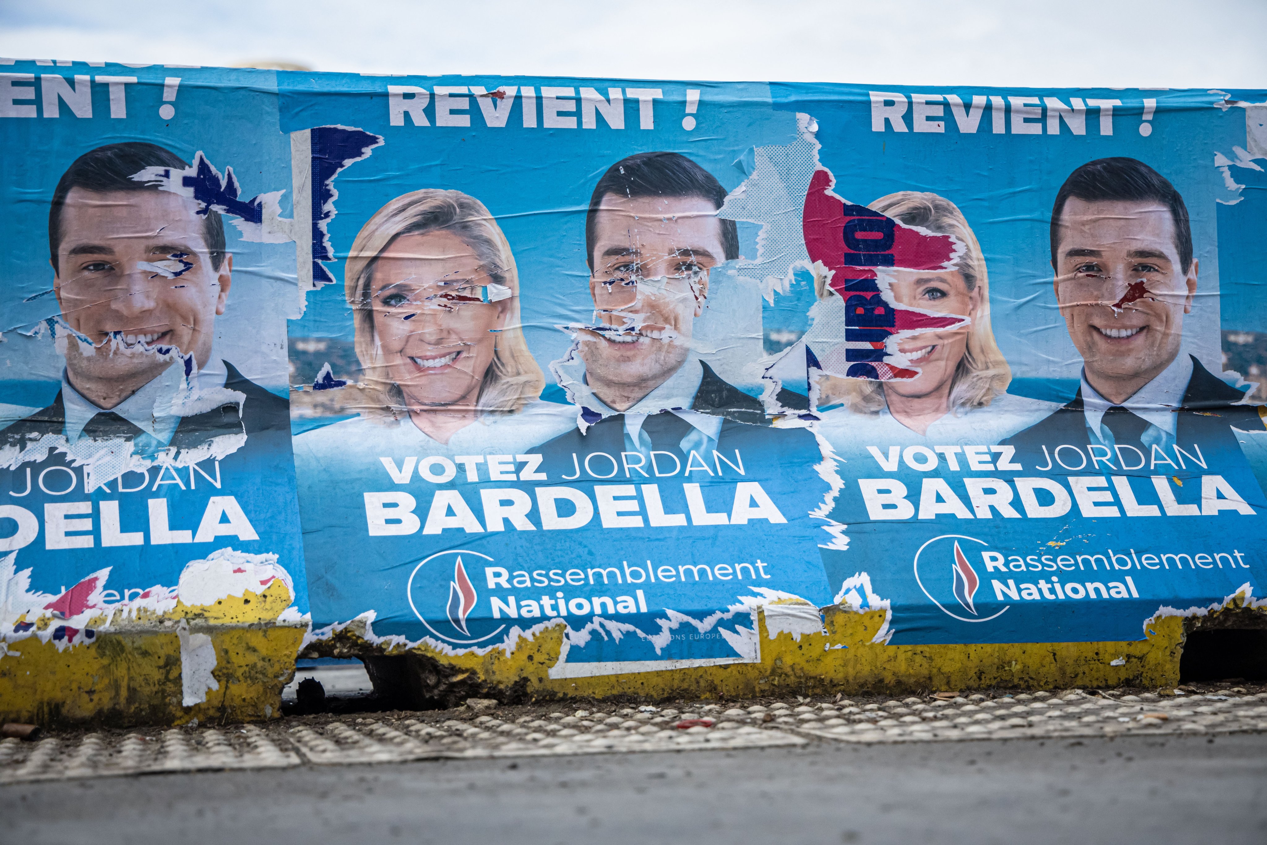 Electoral posters of Marine Le Pen and Jordan Bardella from the far-right party ‘Rassemblement National’ near party headquarters one day after their defeat in the second round of the parliamentary elections, in Paris, France. Photo: EPA-EFE