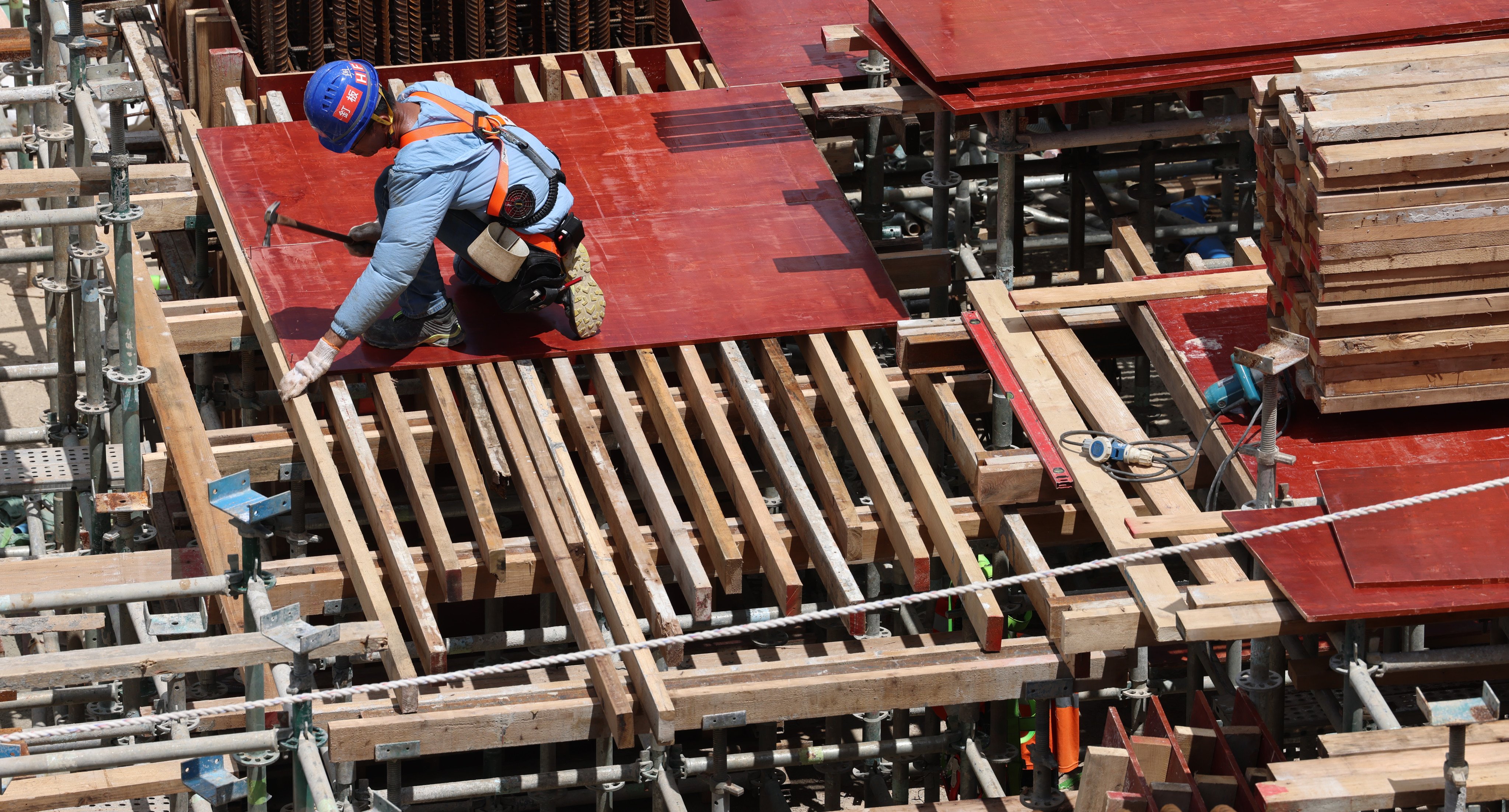 A construction site in Central. By shifting the focus from cost-cutting to quality and respect for skilled workers, the construction industry can foster a culture that values craftsmanship. Photo: Jelly Tse 