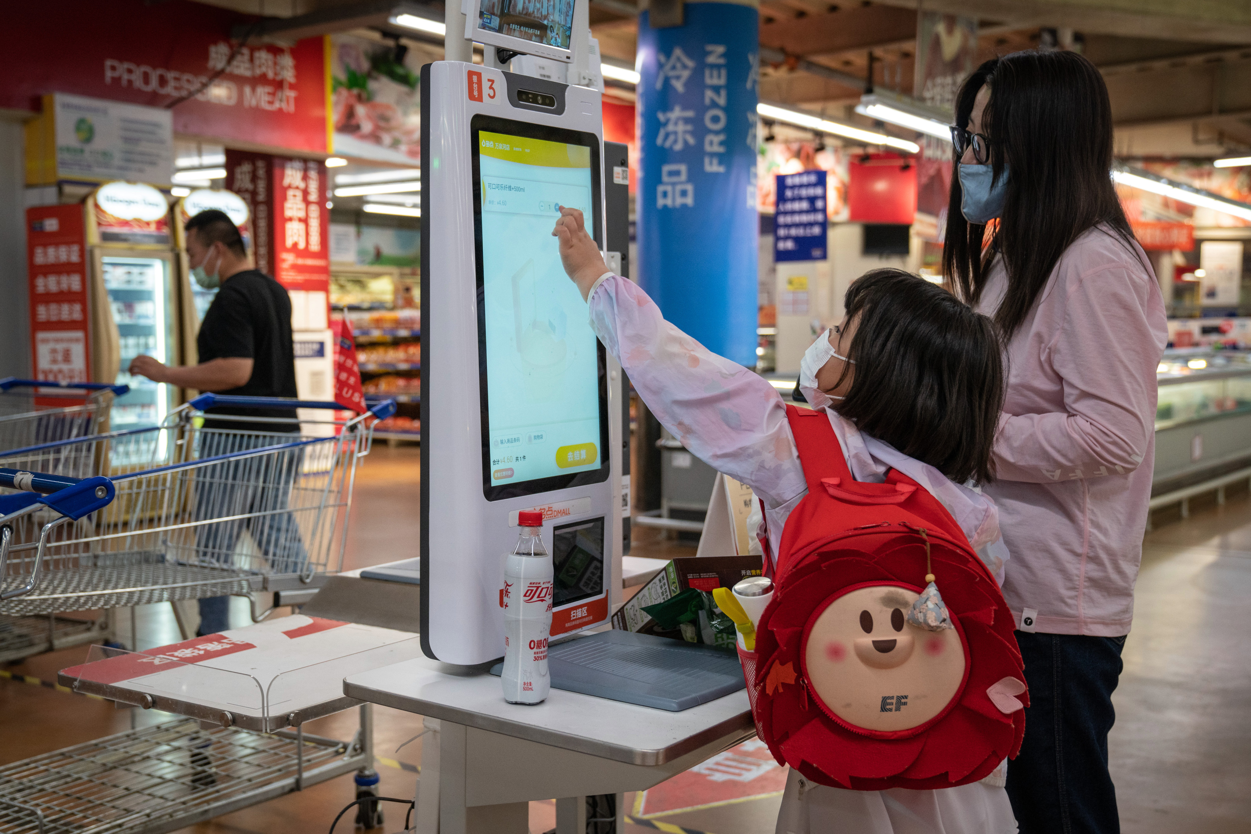 Dmall’s self-service machines are used by many retailers in mainland China and across Asia. Photo: Bloomberg