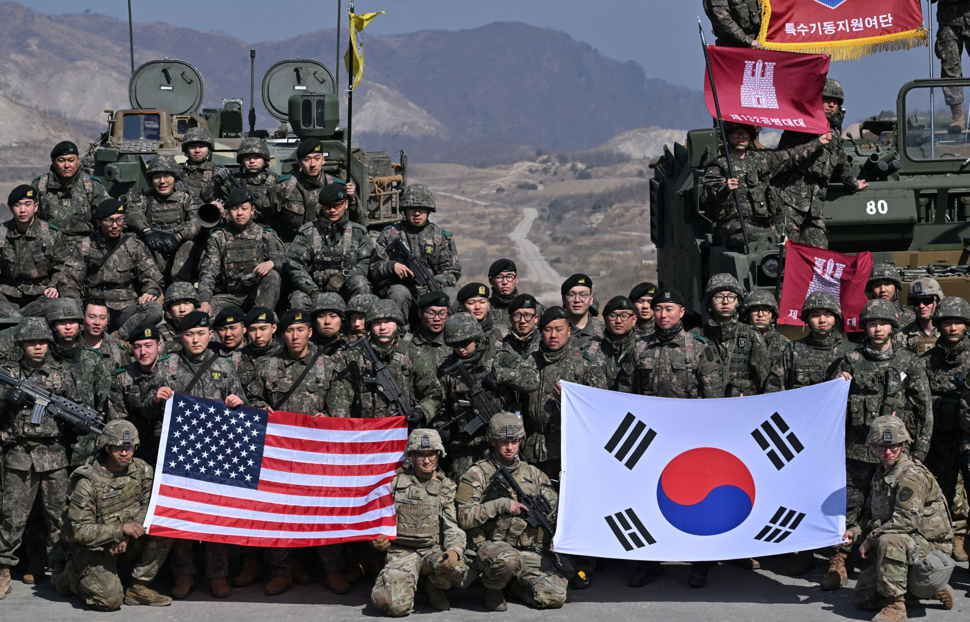 American and South Korean soldiers pose for photos after joint live-fire exercises in Pocheon, South Korea, in March. Photo: Reuters