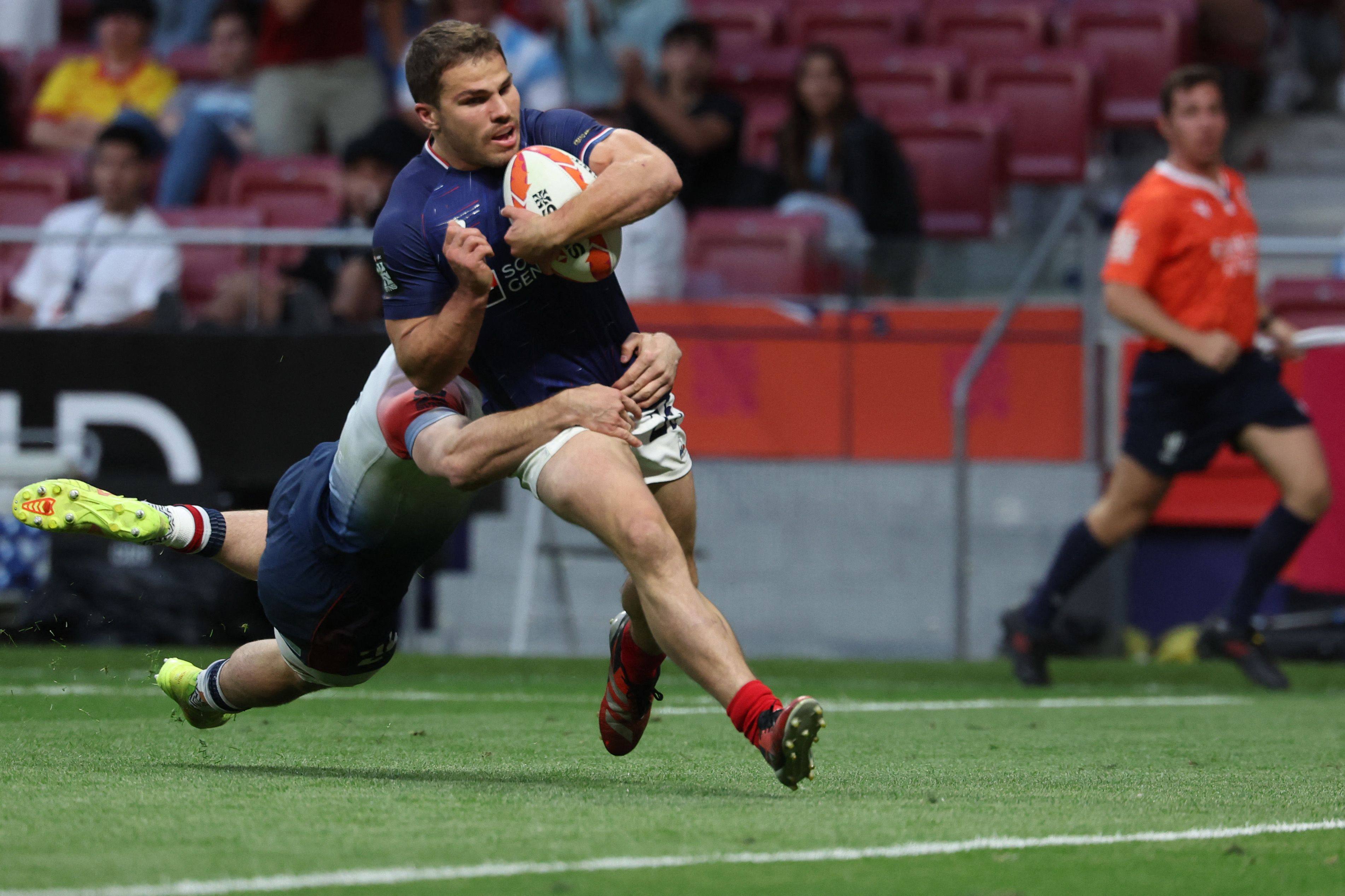 France’s Antoine Dupont about to score against Great Britain at the World Rugby Sevens finals in June. Photo: AFP