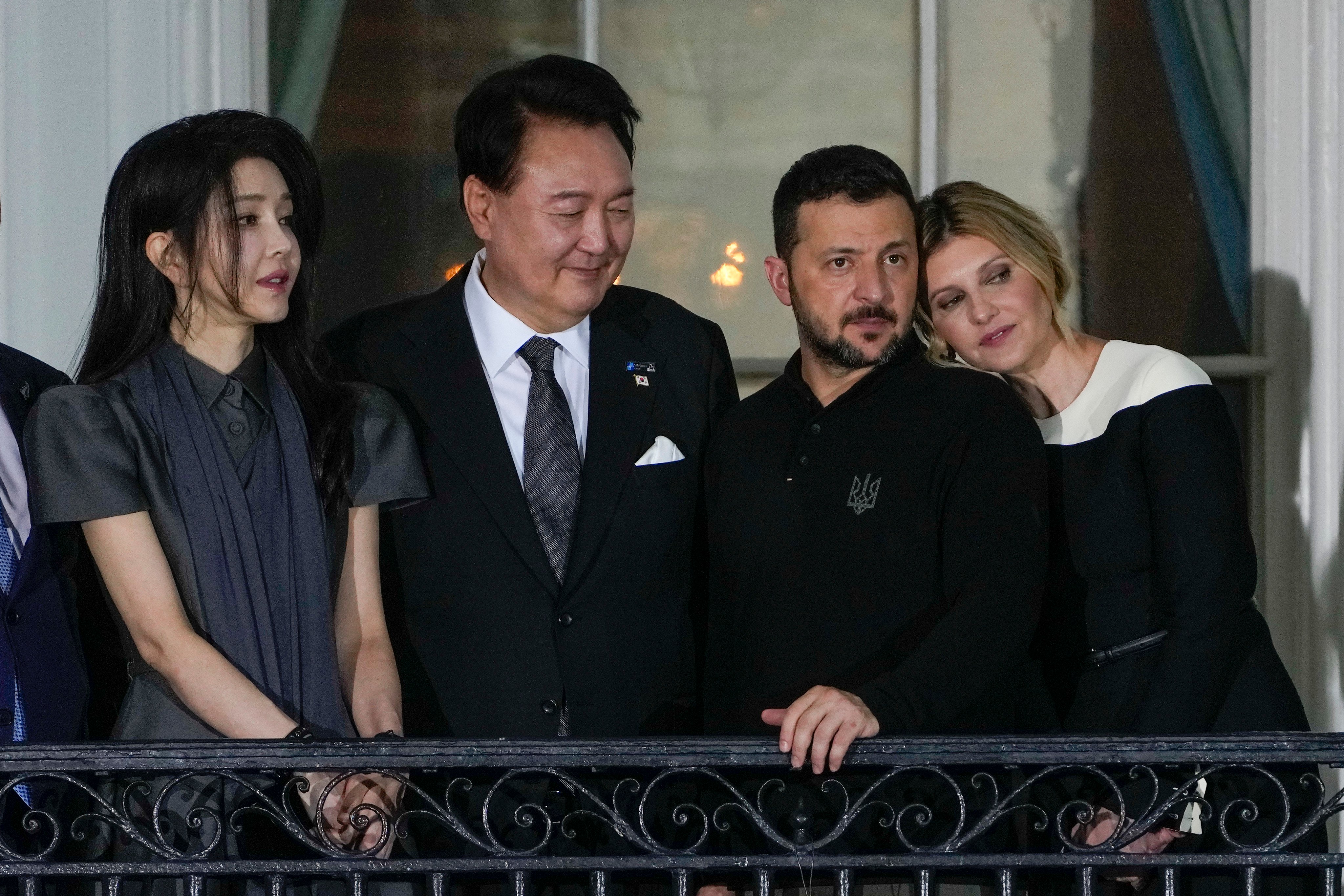 South Korea President Yoon Suk-yeol and his wife Kim Keon-hee, and Ukraine President Volodymyr Zelensky and his wife Olena Zelenska at the White House in Washington. Photo: AP