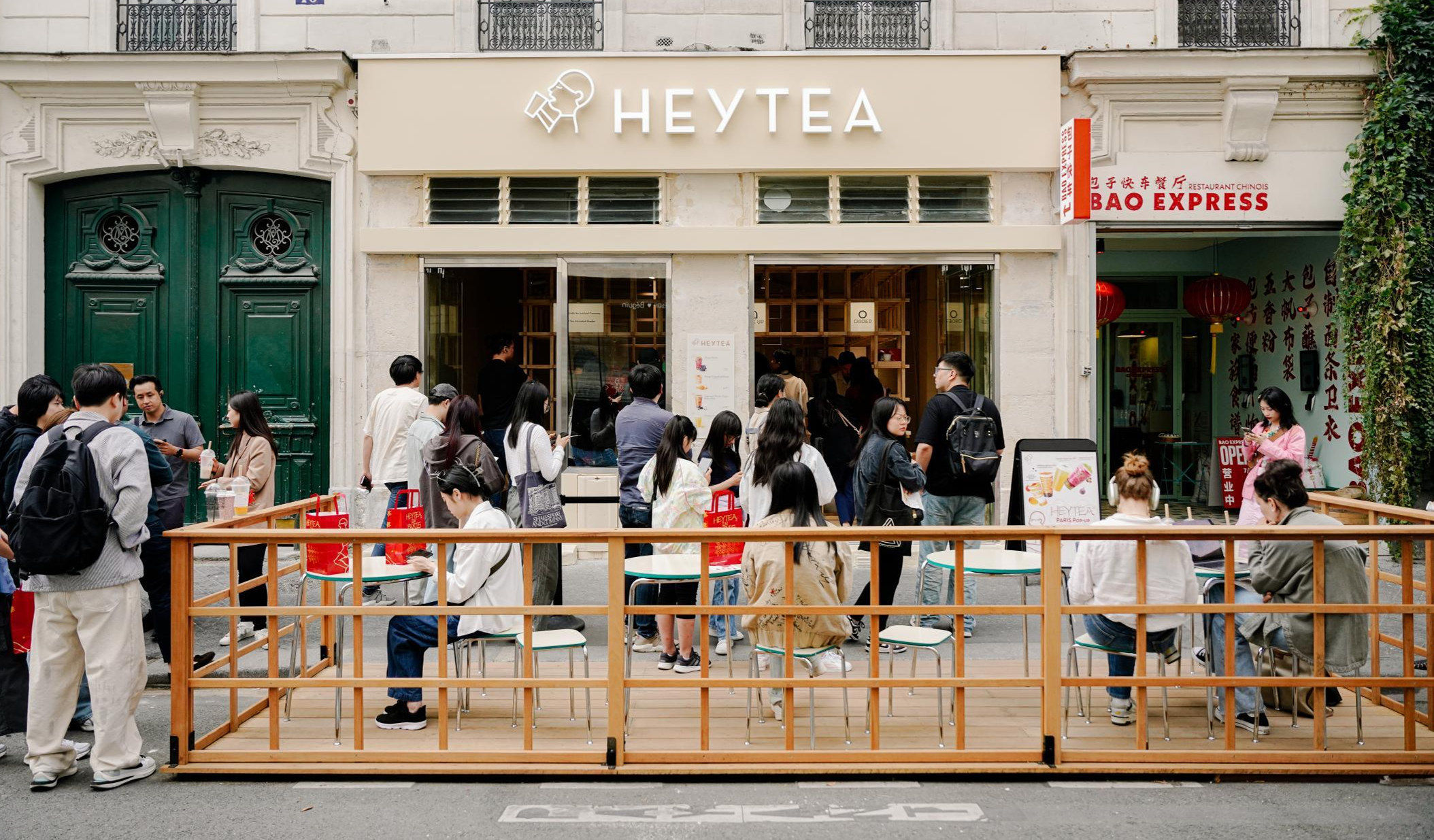 Heytea’s Paris pop-up shop opened in partnership with BAO Family. Photo: Weibo