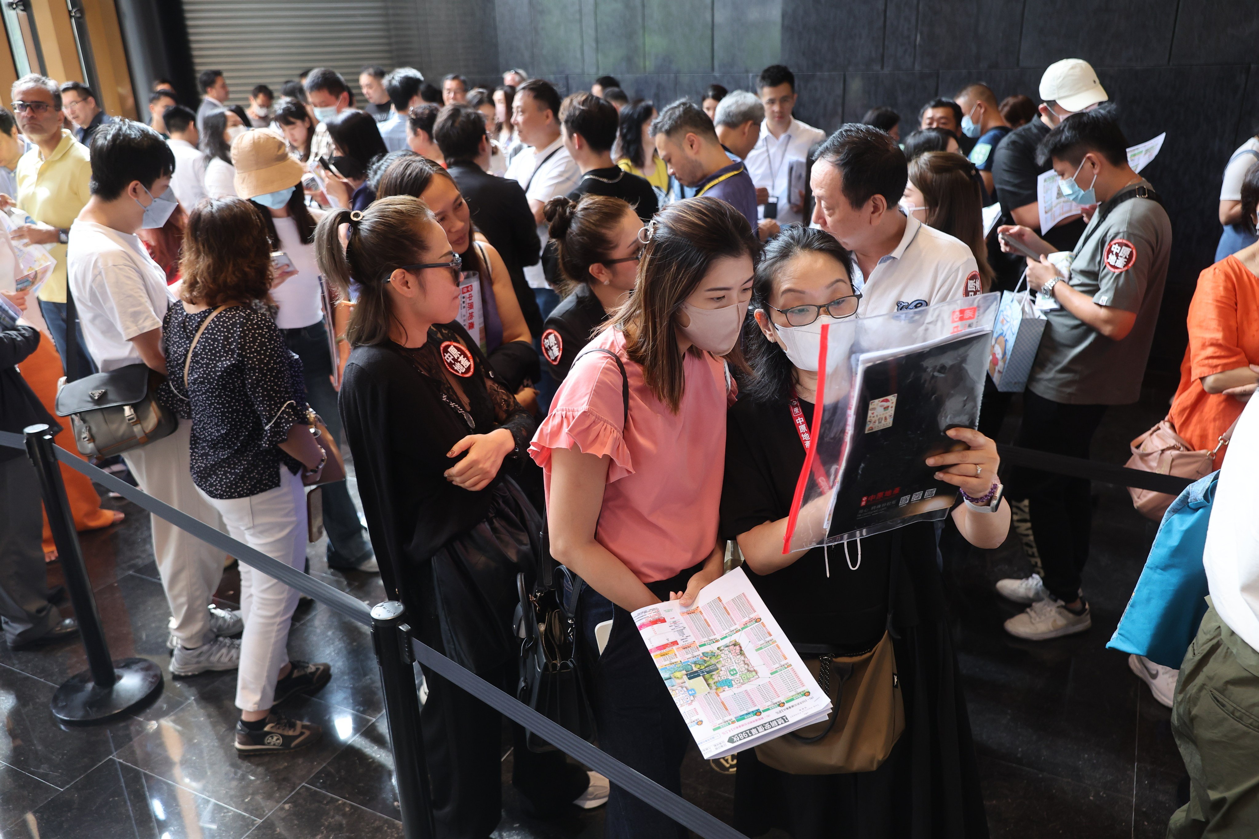 Potential buyers flock to the Pavilia Forest I sales office at Kingston International Centre in Kowloon Bay on Saturday. Photo: Edmond So