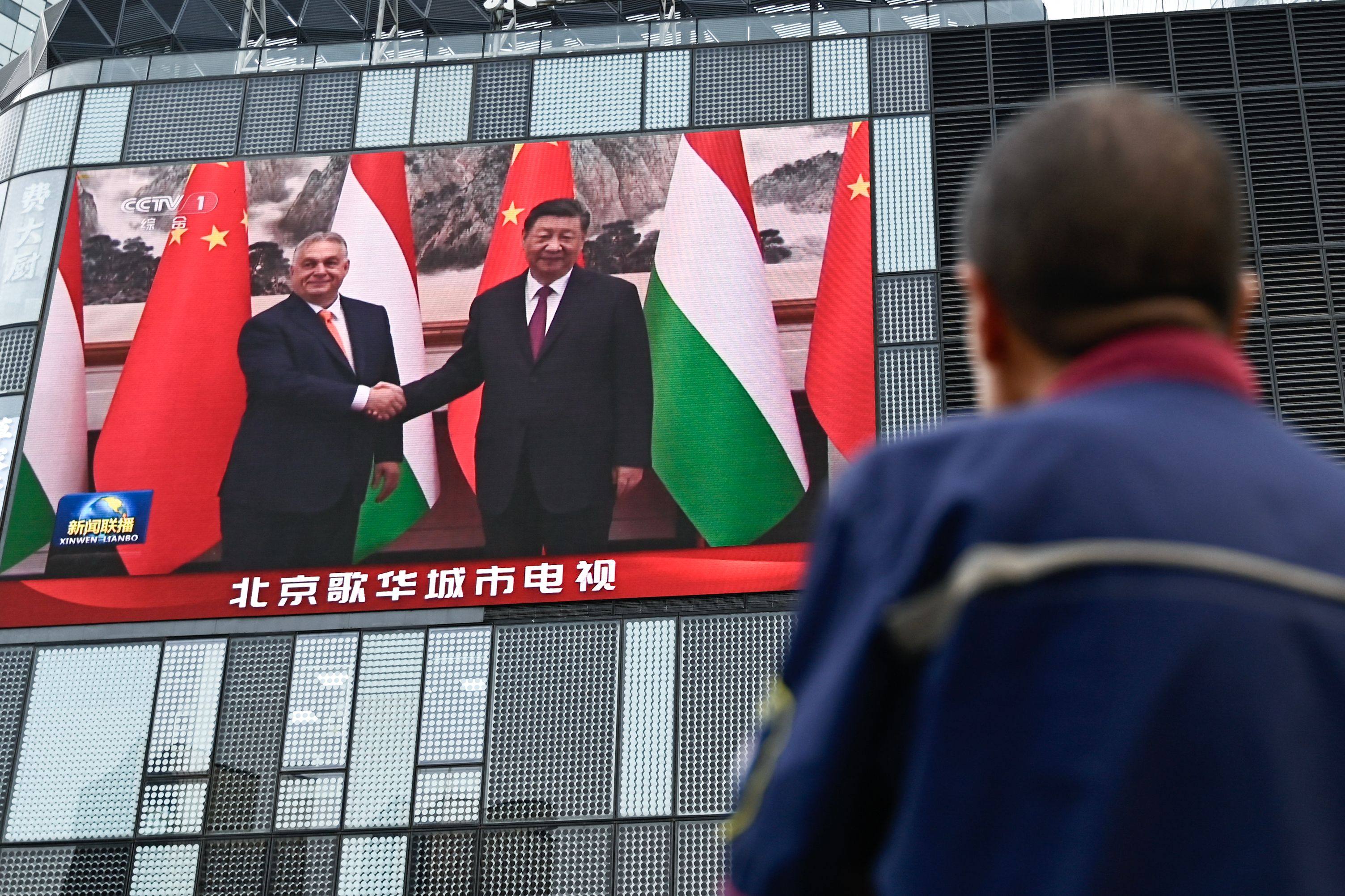 A man watches a large screen showing news coverage of China’s President Xi Jinping meeting Hungary’s Prime Minister Viktor Orban in Beijing on July 8, 2024. Photo: AFP
