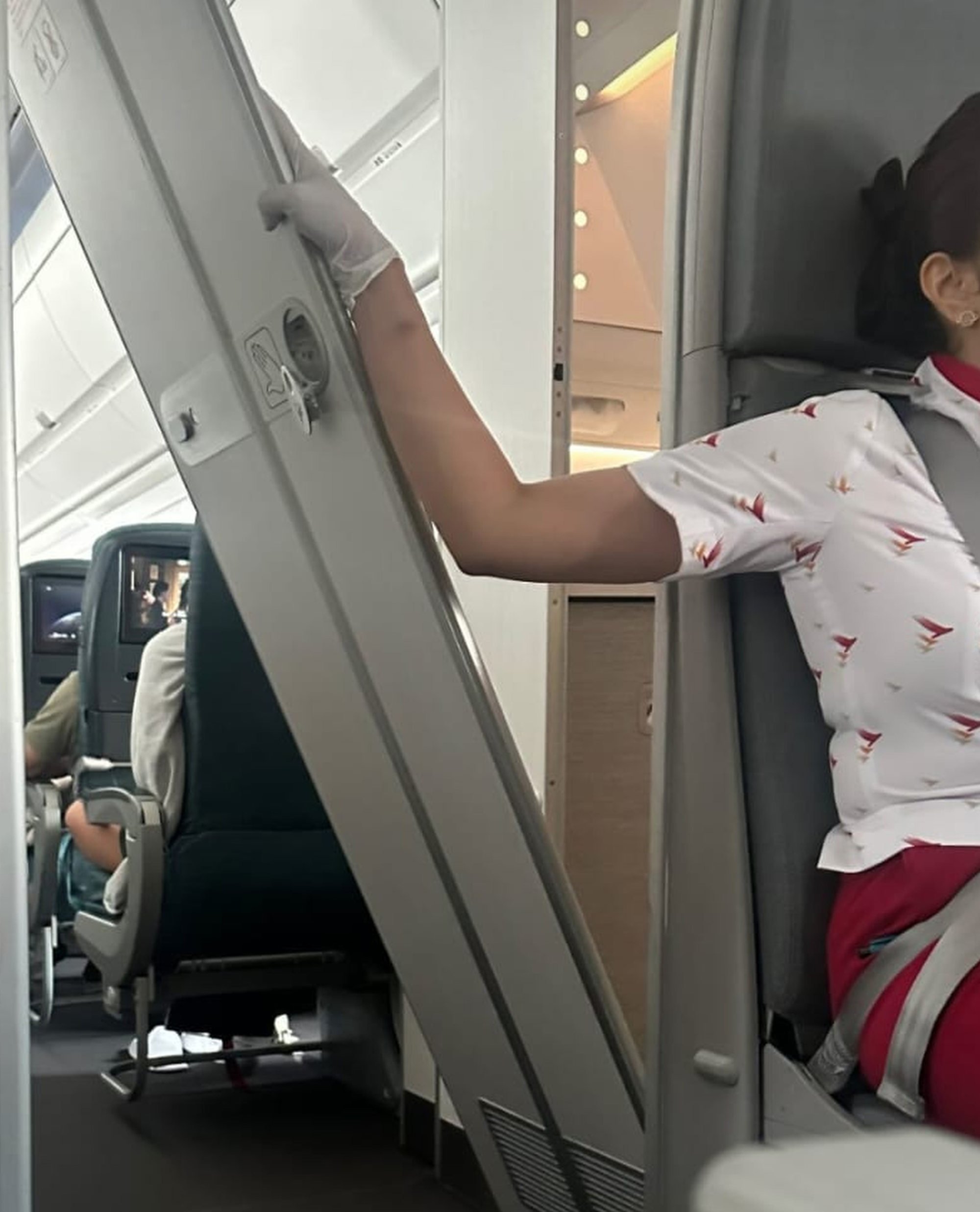 There is no protocol for handling fixtures falling during take-off, but the priority is to keep the cabin safe, according to Darryl Chan, a former chairman of the Hong Kong Institution of Engineers’ aircraft division. Photo: Threads