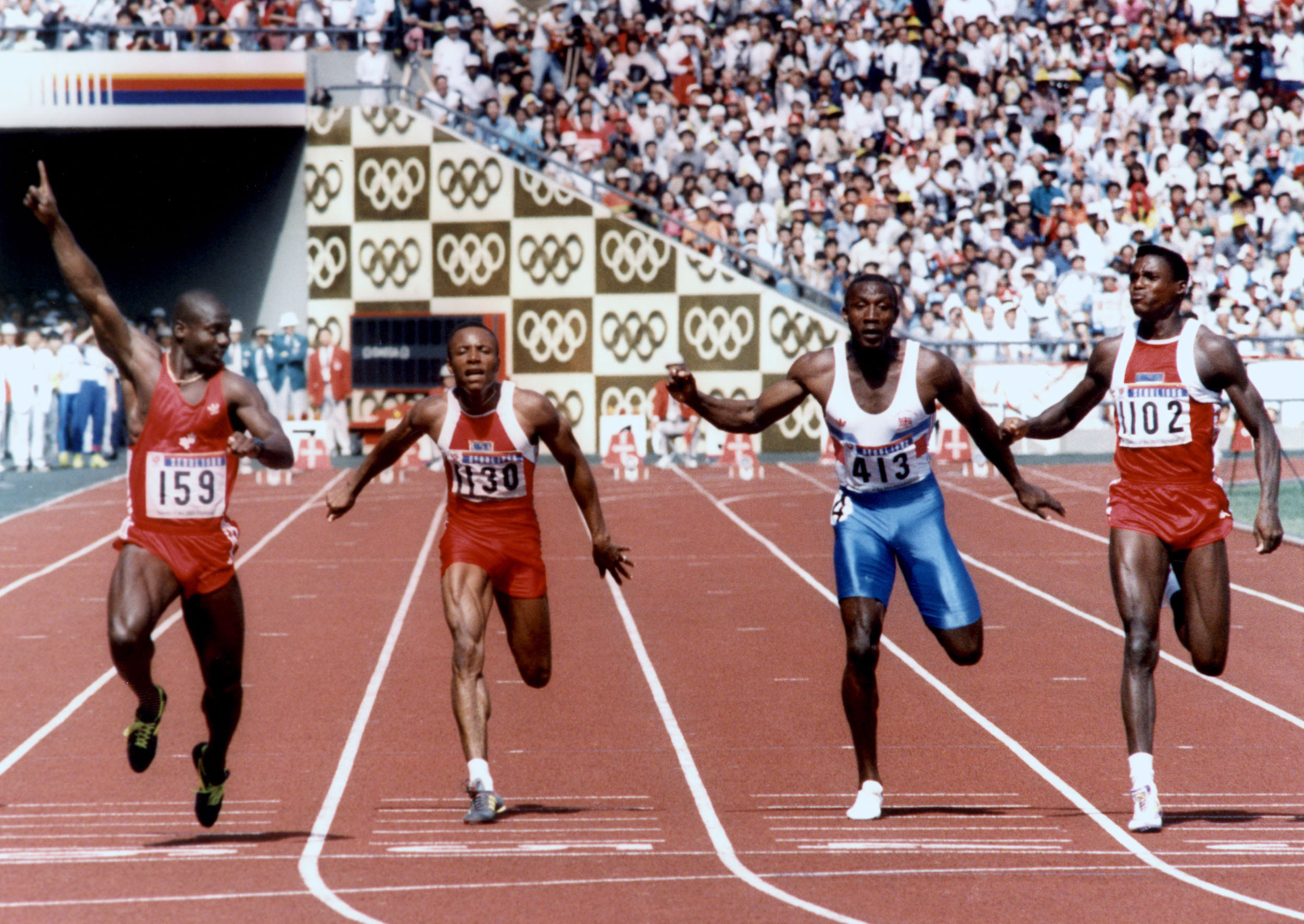 Canadian sprinter Ben Johnson (far left) signals victory in the 100m final with a world record of 9.79 seconds. Calvin Smith (US) in the next lane was fourth, with Linford Christie third, and Carl Lewis (far right) second. Photo: AFP