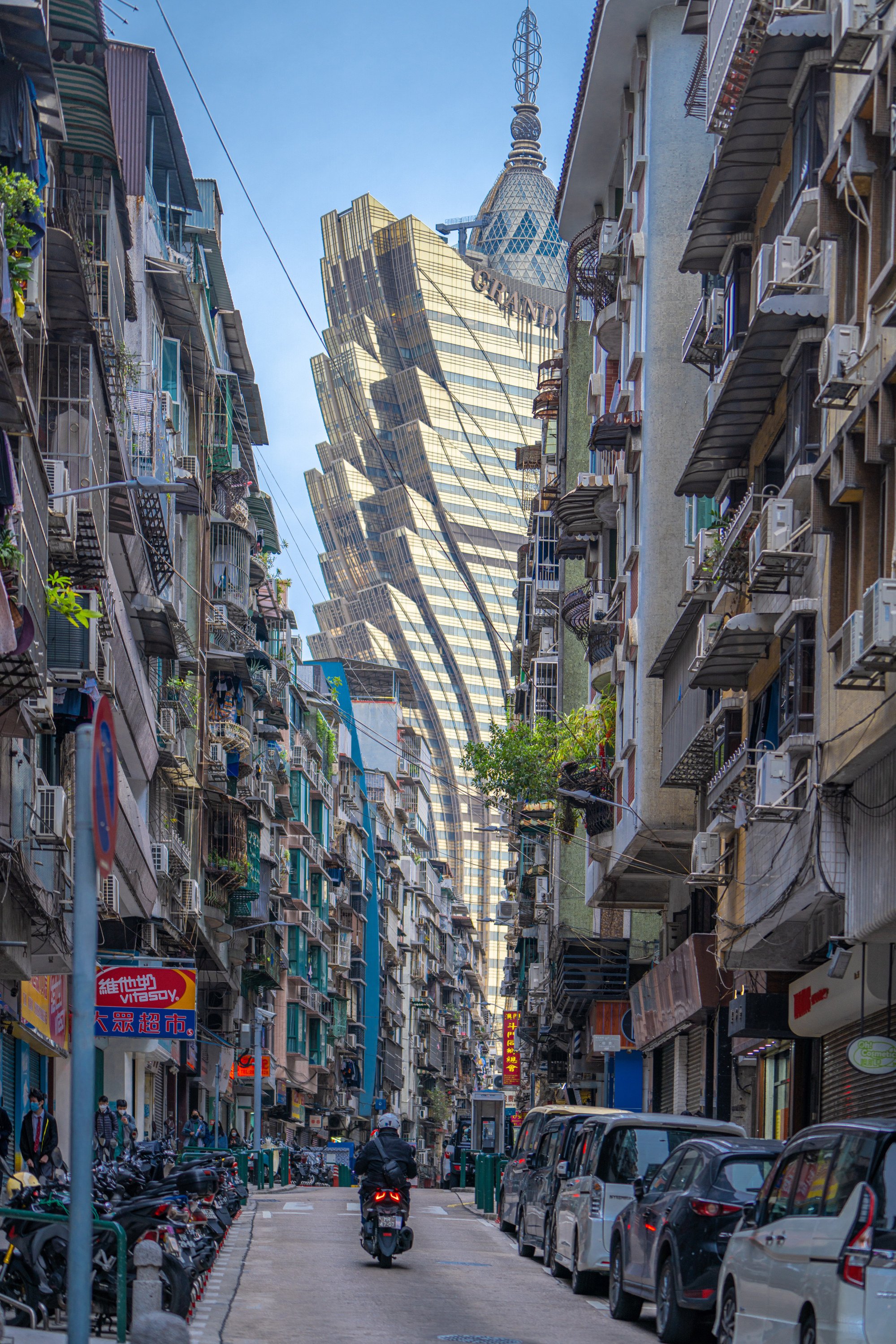 Crowded streets of Macau. Photo: Getty Images