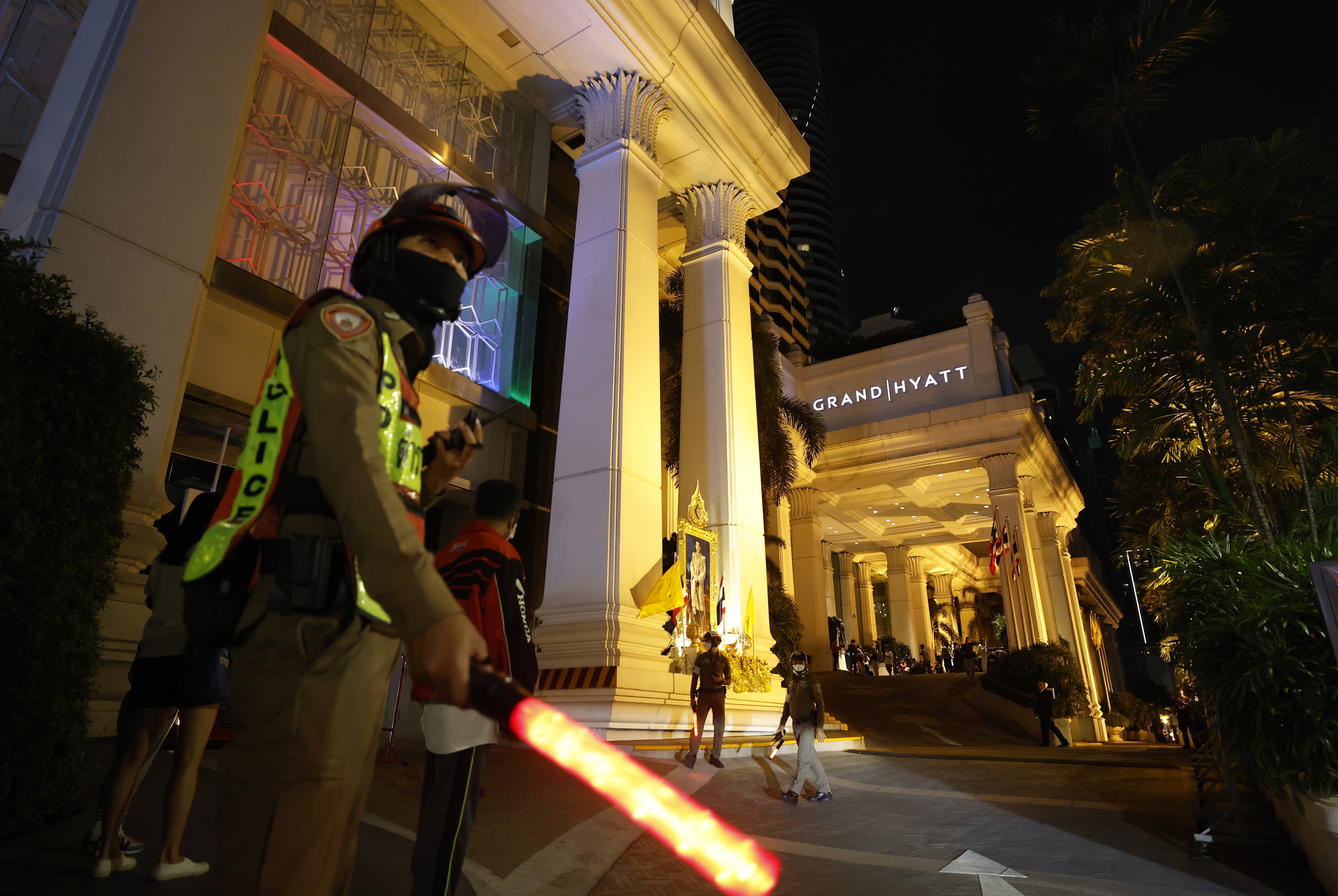 Thai police secure the area around the Grand Hyatt Erawan Hotel in Bangkok, where six people were found dead on Tuesday. Photo: EPA-EFE