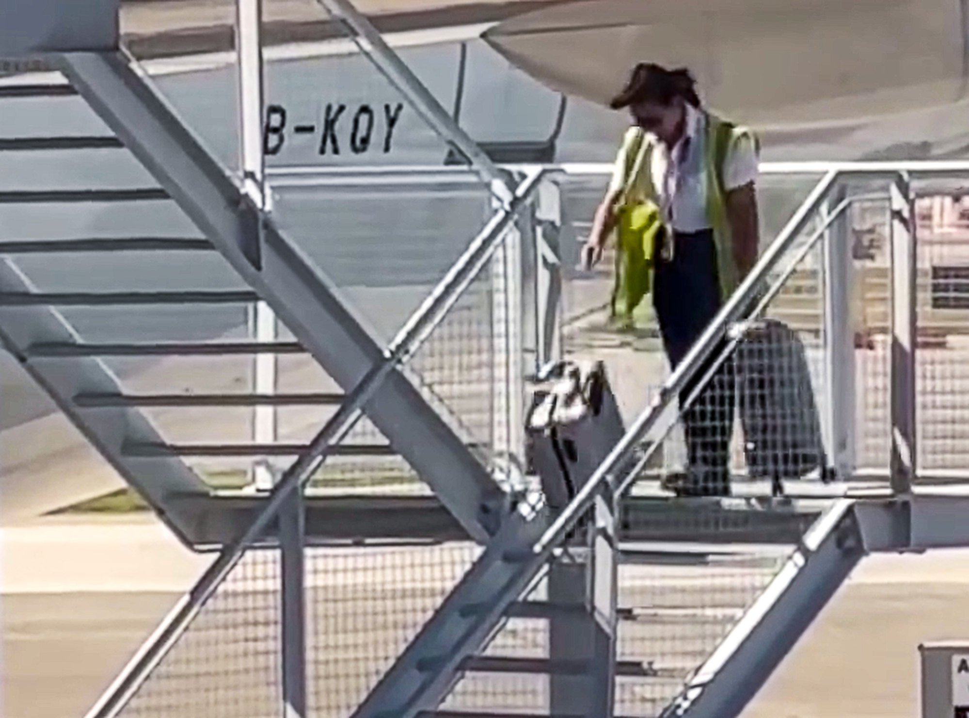 Explainer How Hong Kong s airport handles bags what to do if yours is damaged after viral Cathay clip South China Morning Post