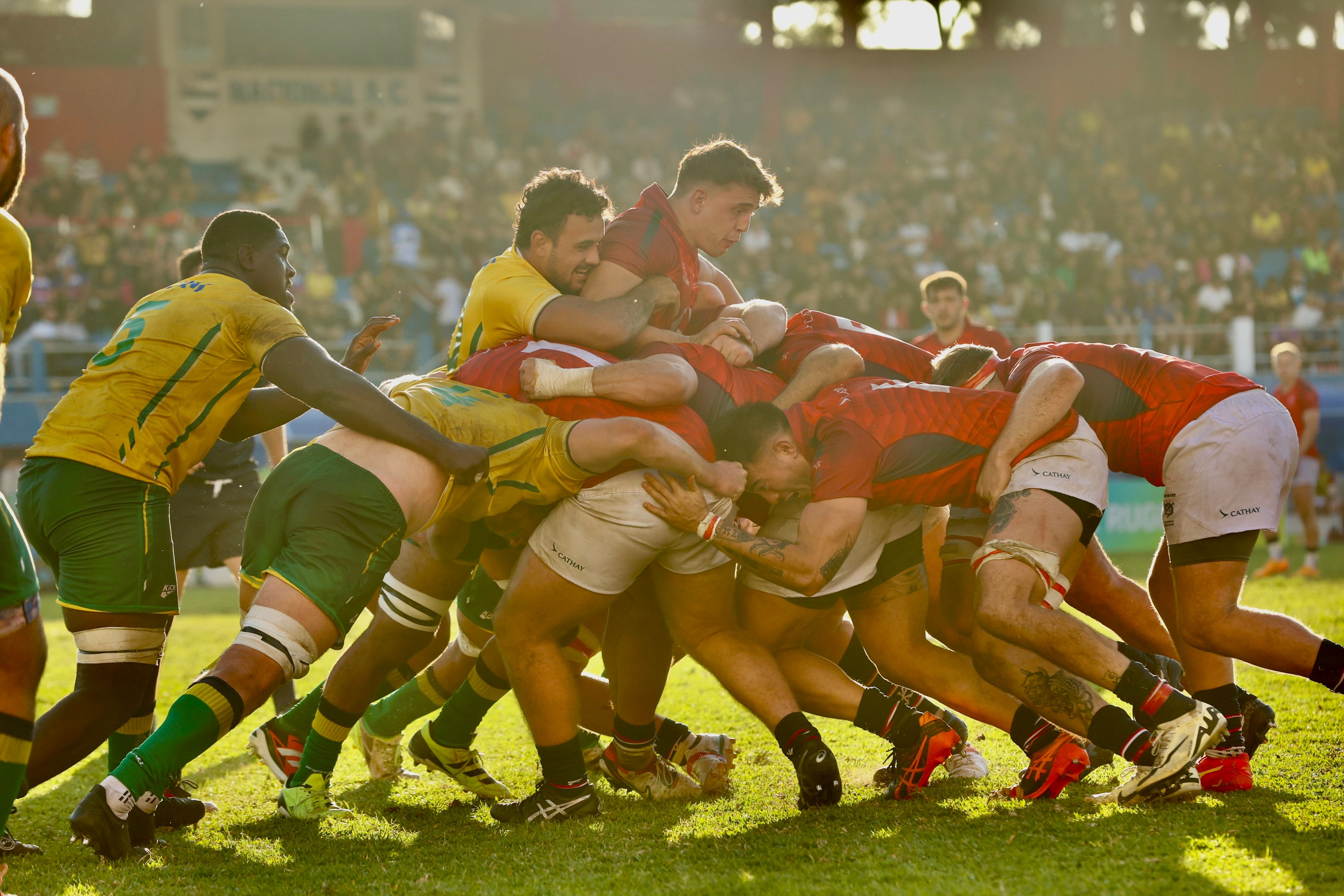 Hong Kong’s James Sawyer stands tall during a maul in the Sao Paulo heat. Photo: Hong Kong China Rugby