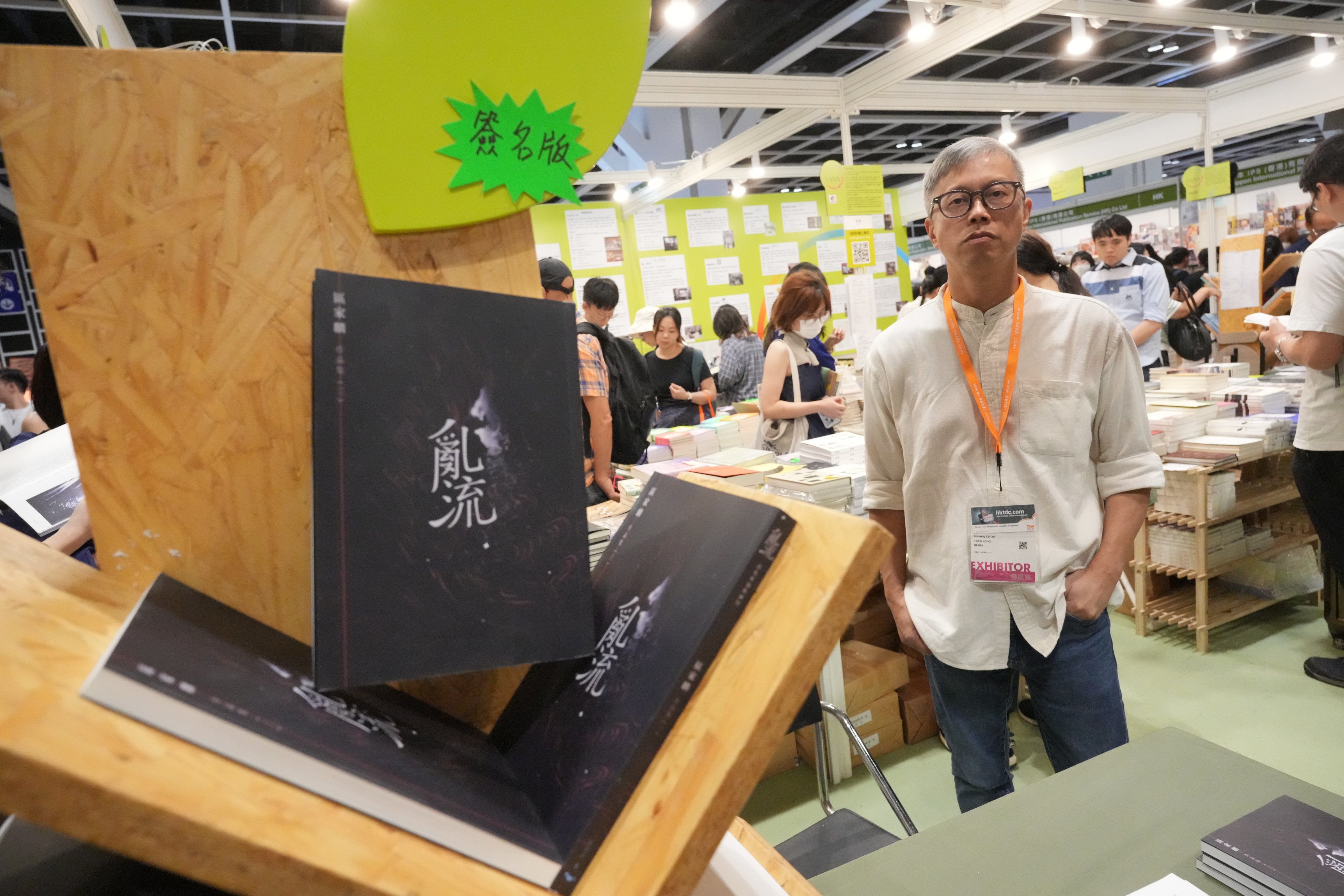 Leslie Ng of Bbluesky Publishing was asked to remove five titles from his booth. The travel book seen here by journalist Allan Au was one he fought to retain. Photo: May Tse