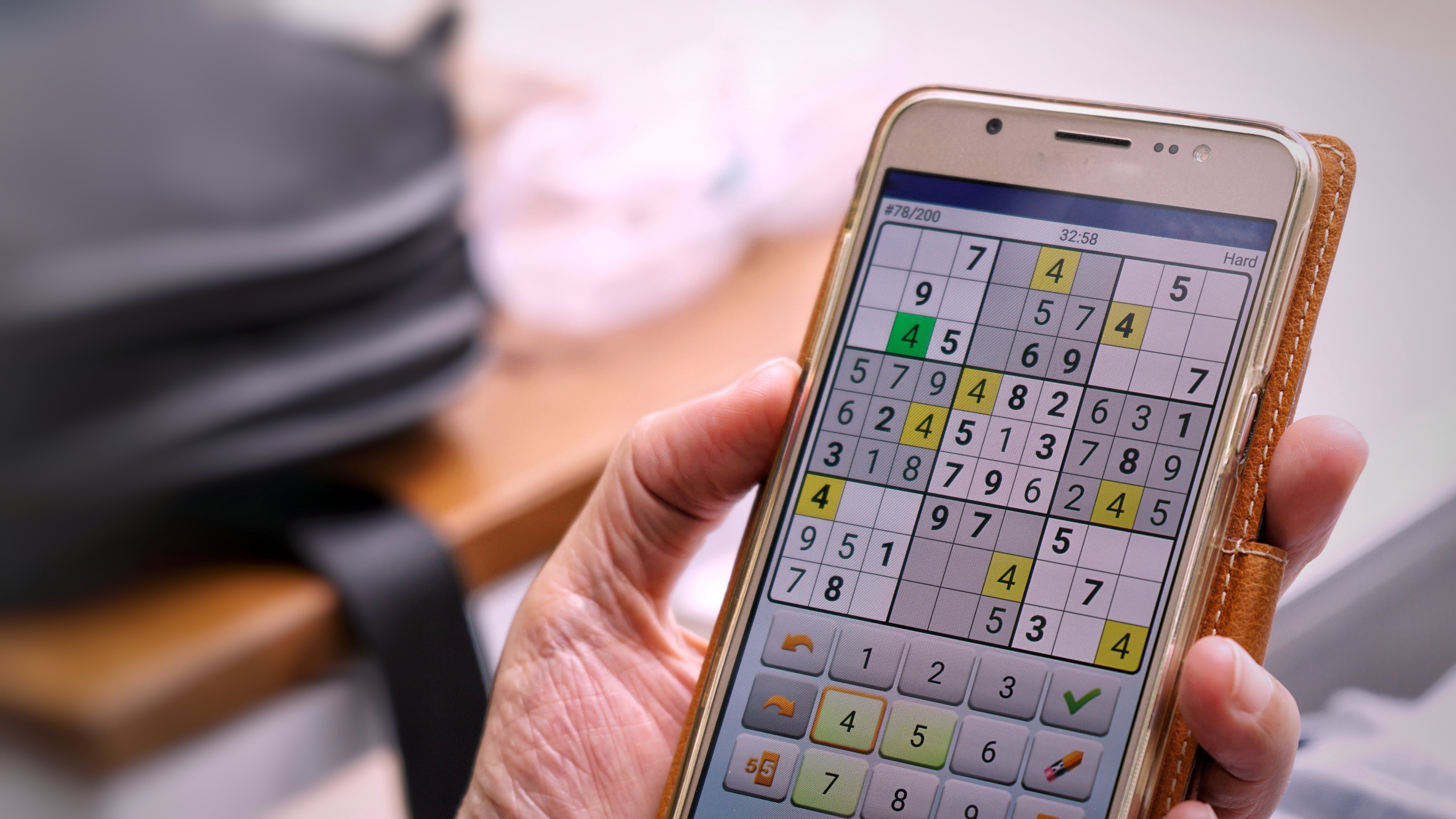 Playing brain game apps helps fight dementia, but they have to be challenging and preferably unfamiliar, say experts. Reading, doing jigsaw puzzles and chess are also beneficial for the brain. Photo: Shutterstock