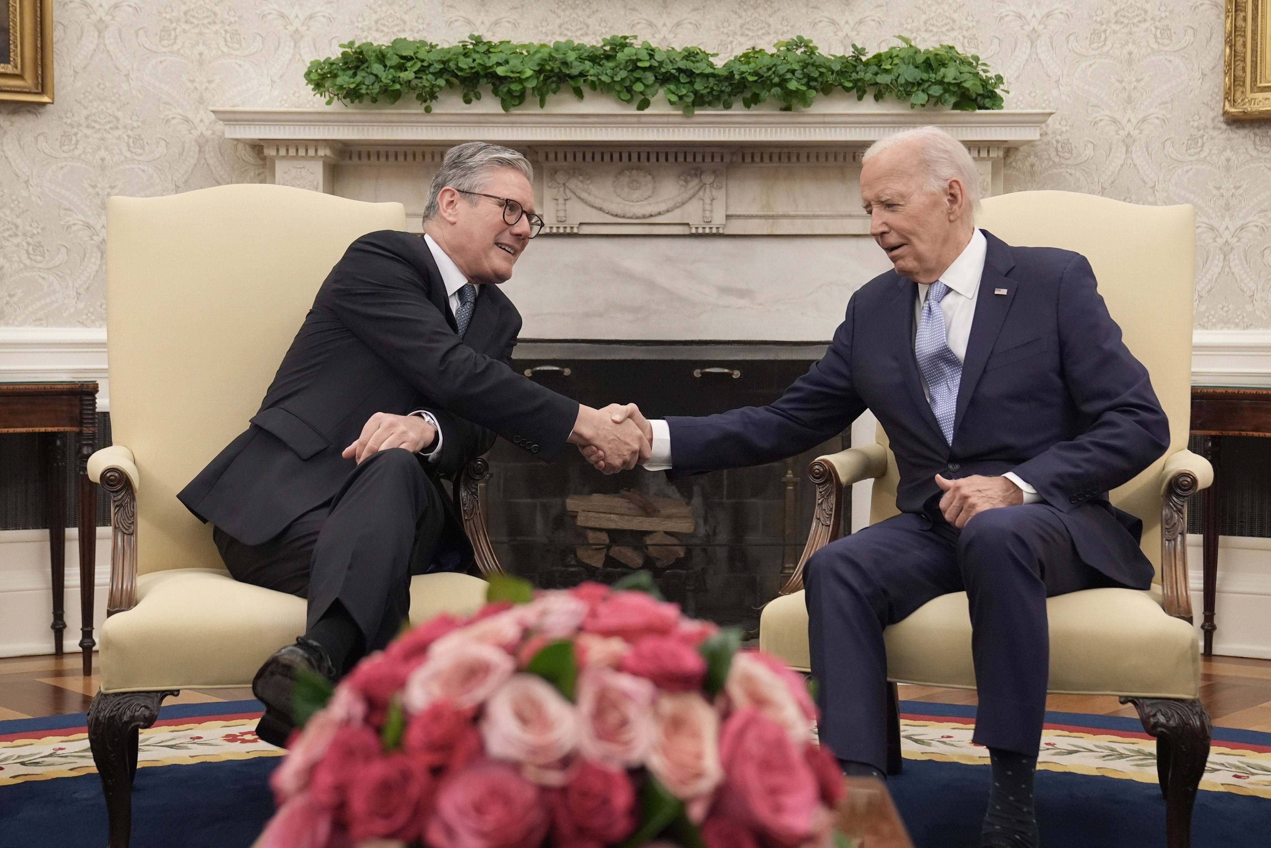 US President Joe Biden shakes hands with British Prime Minister Keir Starmer (left) in Washington on July 11. Photo: PA Wire / dpa