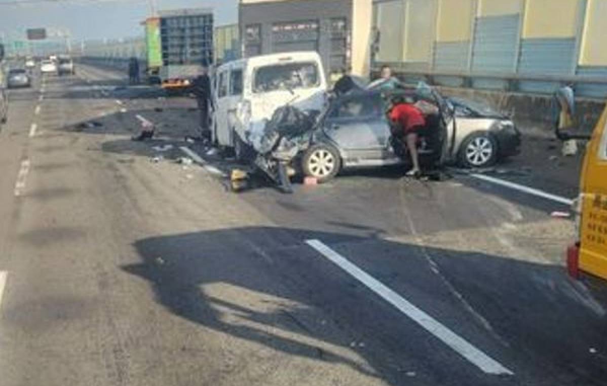 Two people were killed and five others were injured in the four-car pileup. Photo: ettoday