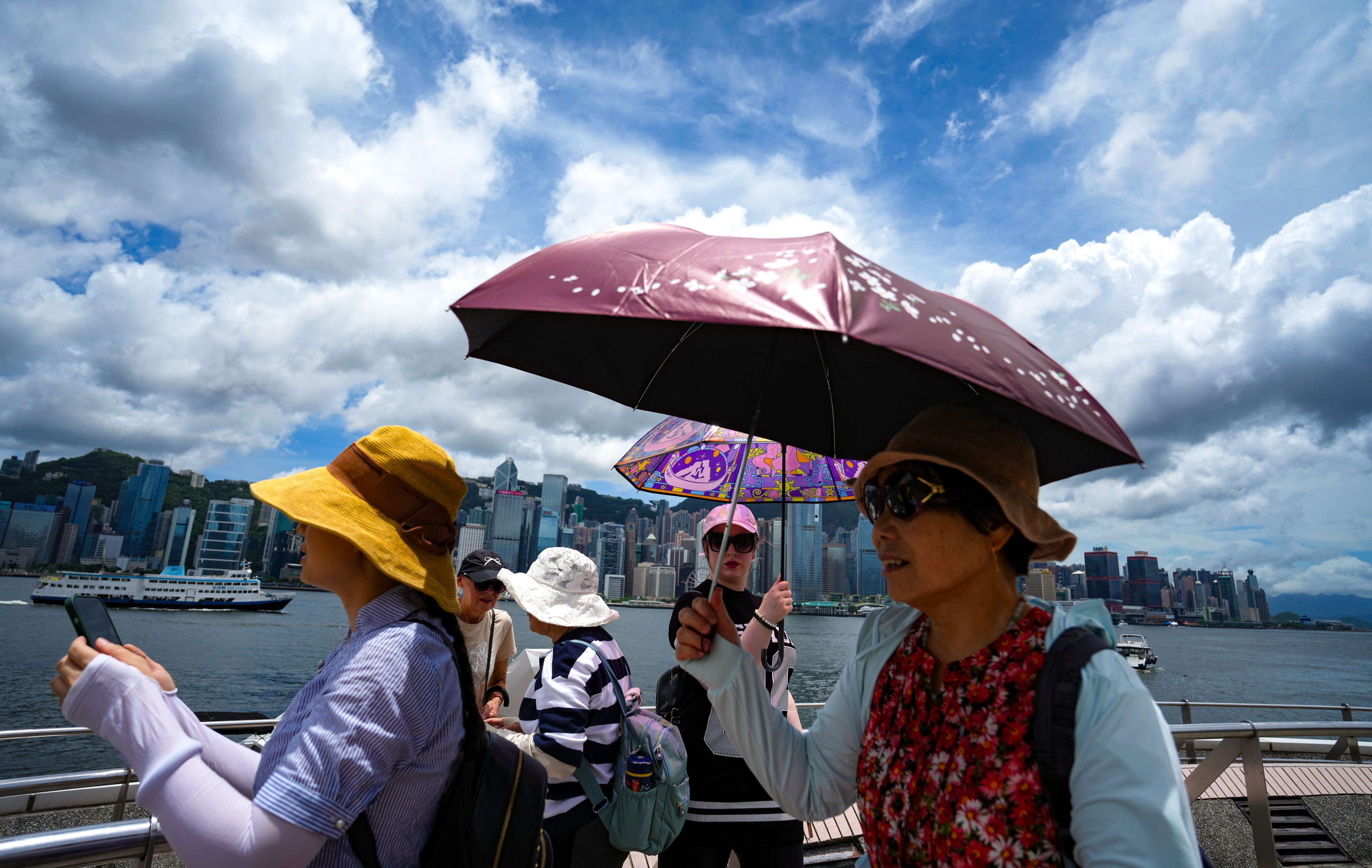 Super Typhoon Gaemi has brought hot weather to Hong Kong. Photo: Sam Tsang