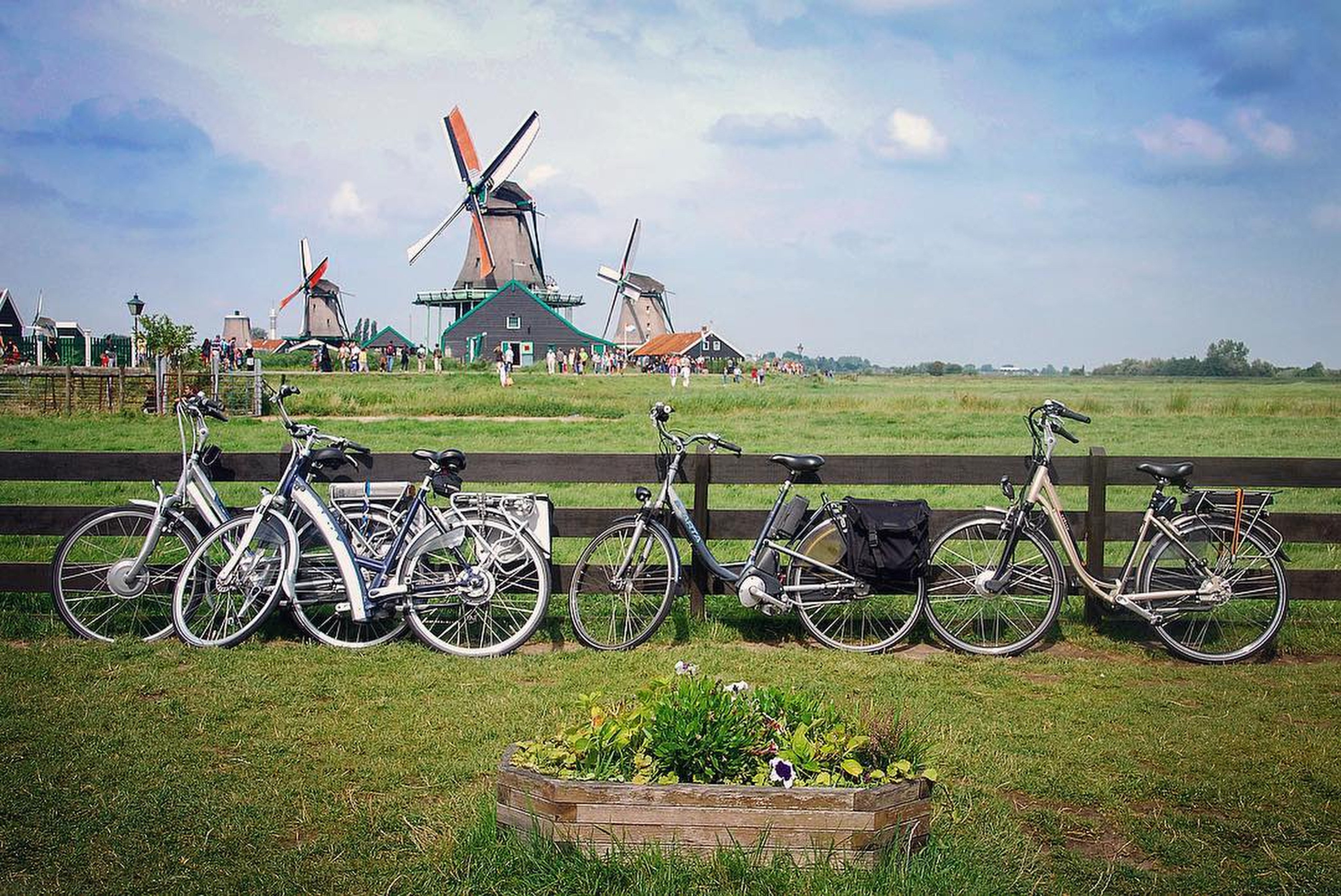 Around the River Zaan in the Netherlands the windmill blades still turn, drawing tourists who watch and listen while the windmillers explain their operation. Photo: Instagram/@fede_zevo_qv